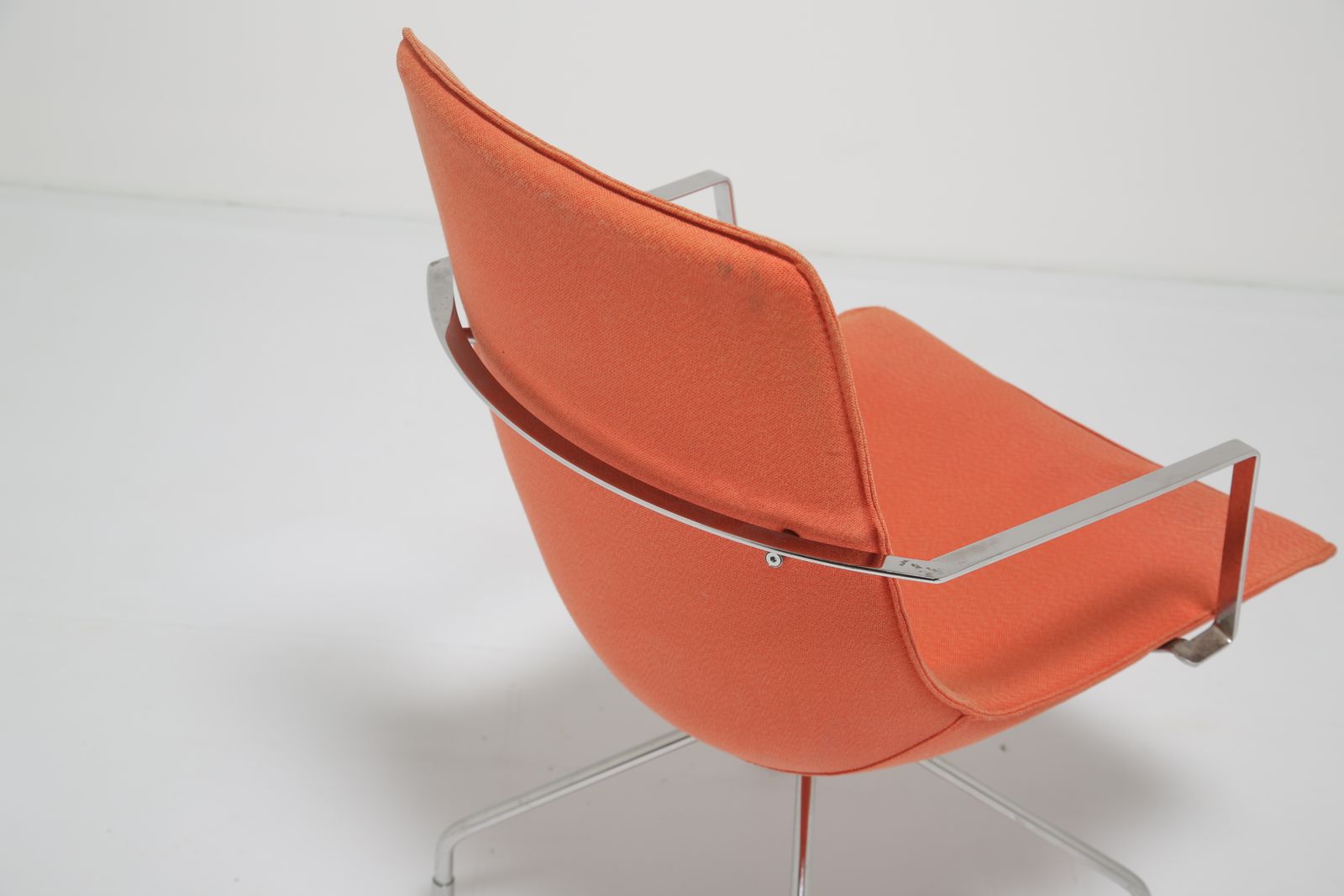 photo vinterior Orange Fabric And Chrome Swivel Office Chair ‘Comet’ By Gunilla Allard For Lammhult, 1990s