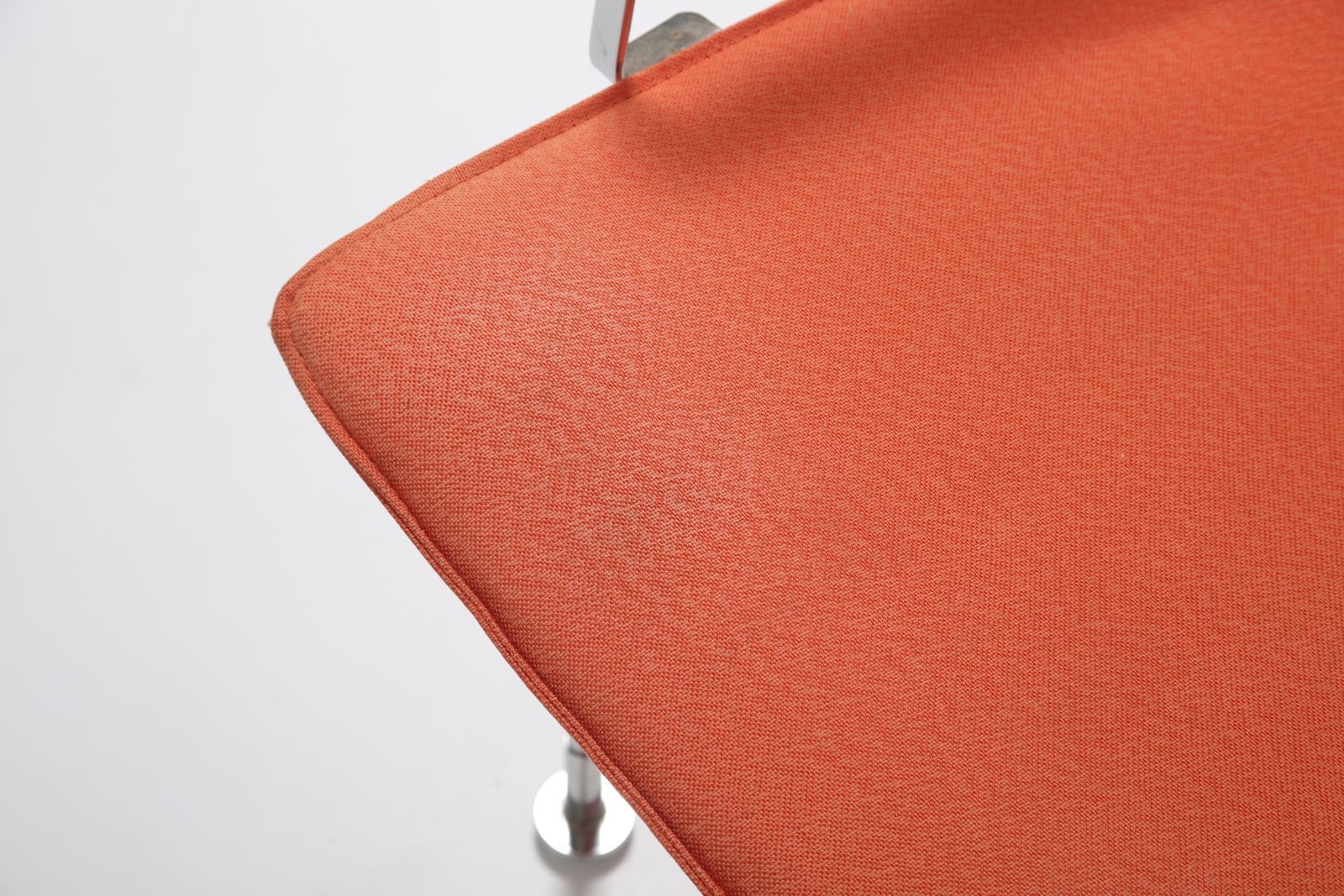 photo vintage Orange Fabric And Chrome Swivel Office Chair ‘Comet’ By Gunilla Allard For Lammhult, 1990s