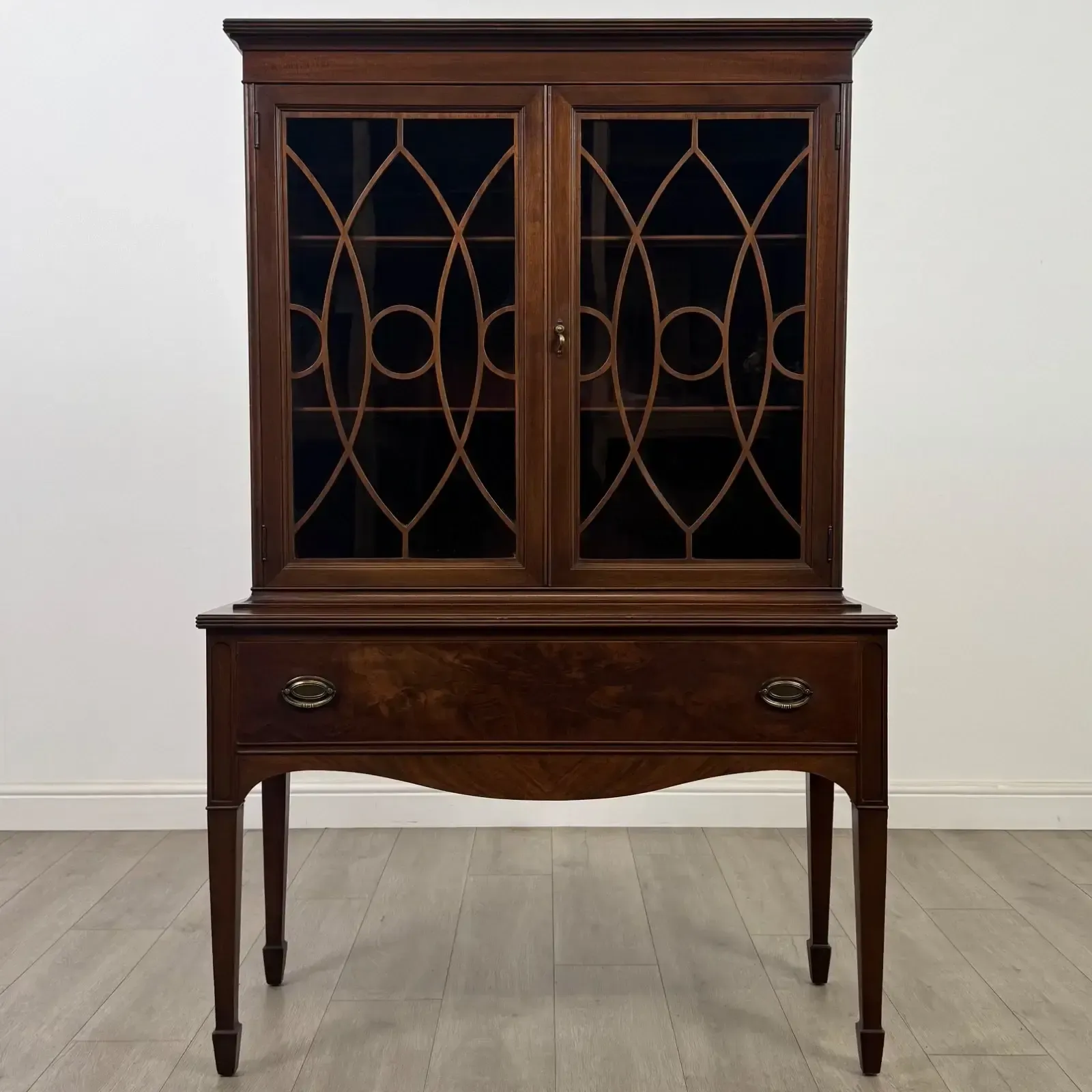 Antique 20th Century American Display Cabinet In Mahogany