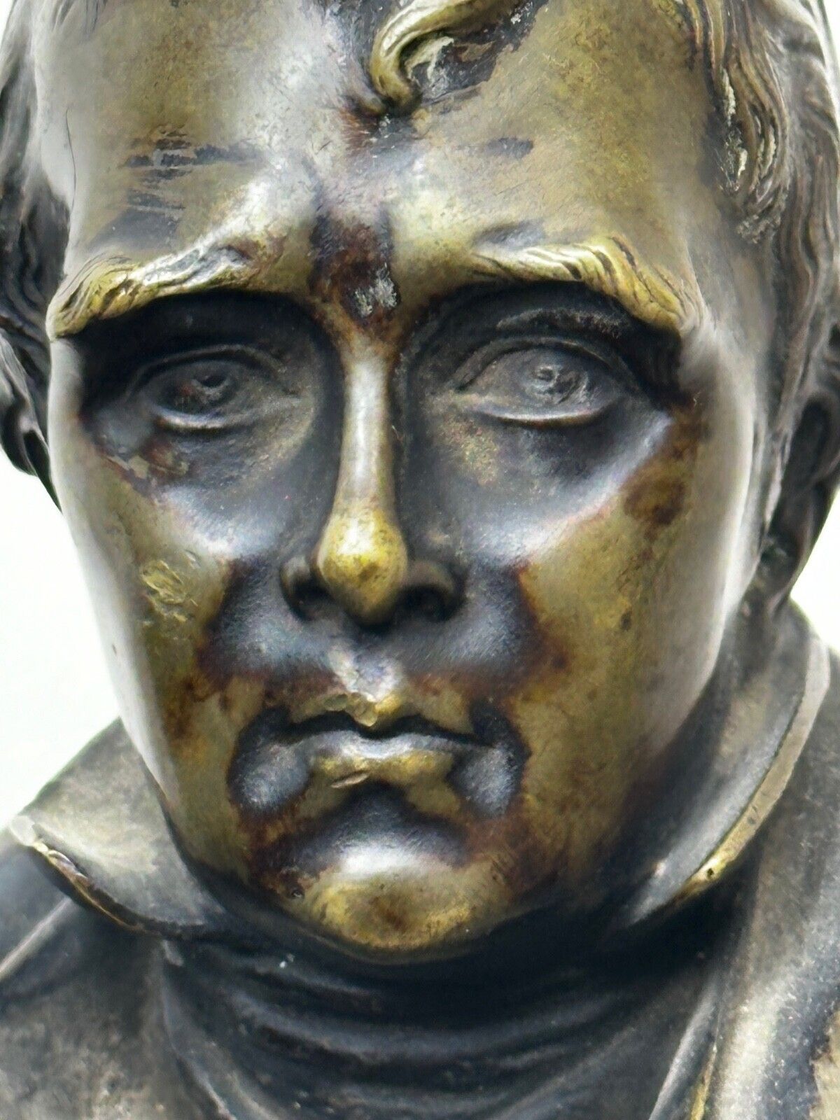 photo furniture Pair Of Victorian Bronze Sculptures – Lord Byron & Sir Walter Scott