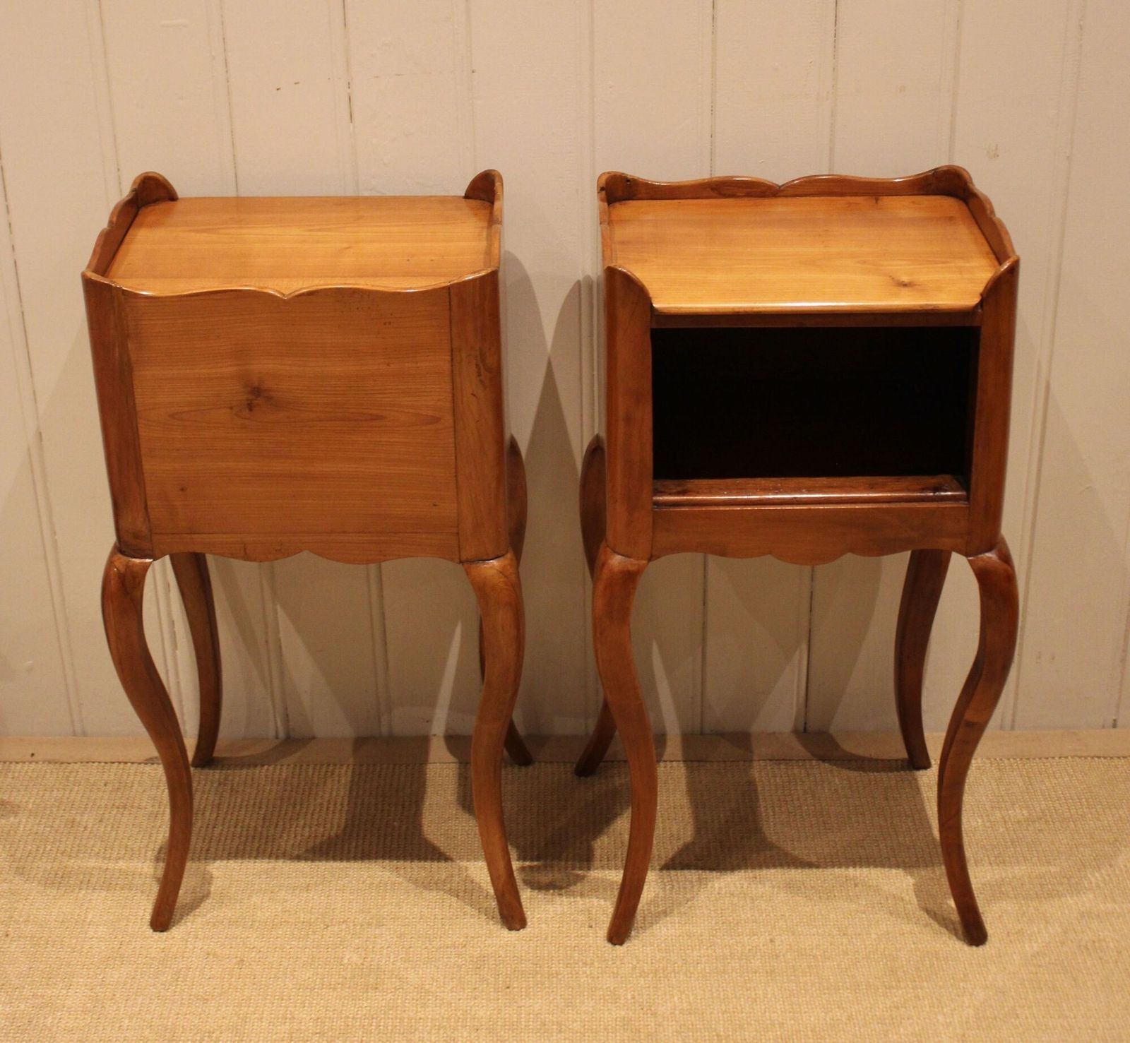 photo vinterior Pair Of French Cherry Wood Bedside Cabinets