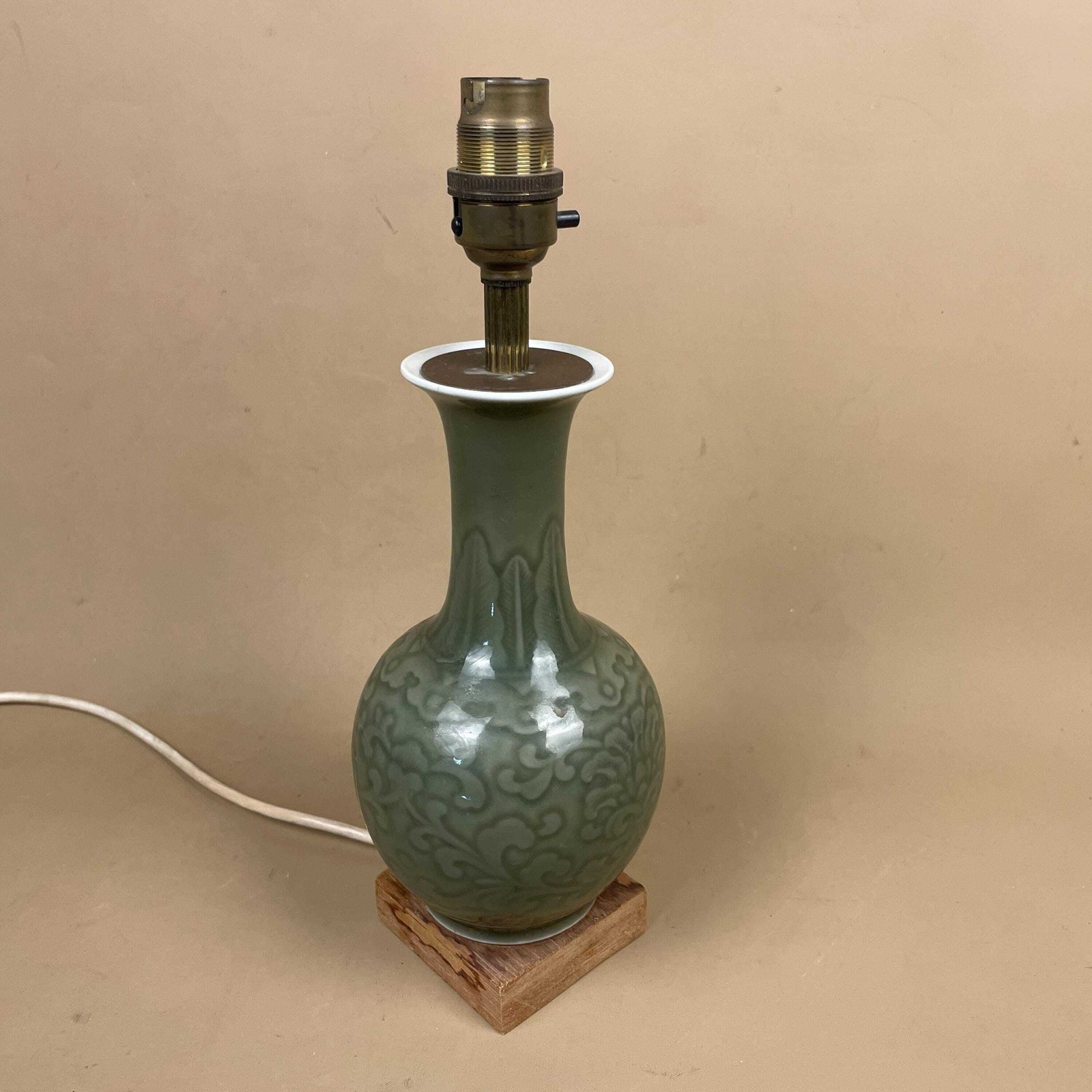 Oriental Ceramic Lamp Light Bedside Table Ornate Design Pattern Wood Base Japanese Vase Antique Brass Green Ginger Jar Japan Patterned photo for sale