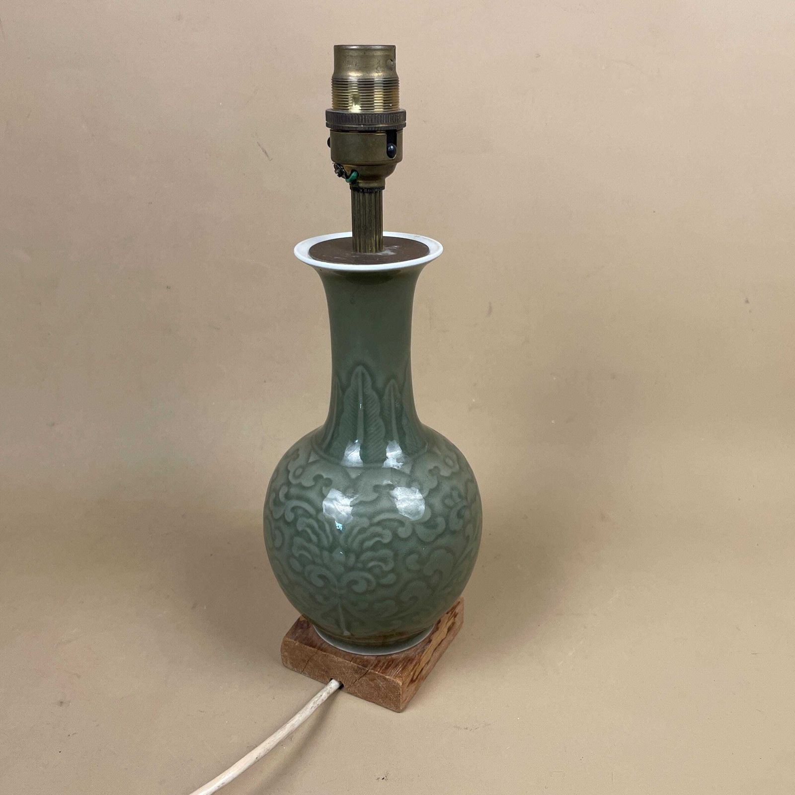 Oriental Ceramic Lamp Light Bedside Table Ornate Design Pattern Wood Base Japanese Vase Antique Brass Green Ginger Jar Japan Patterned photo buy