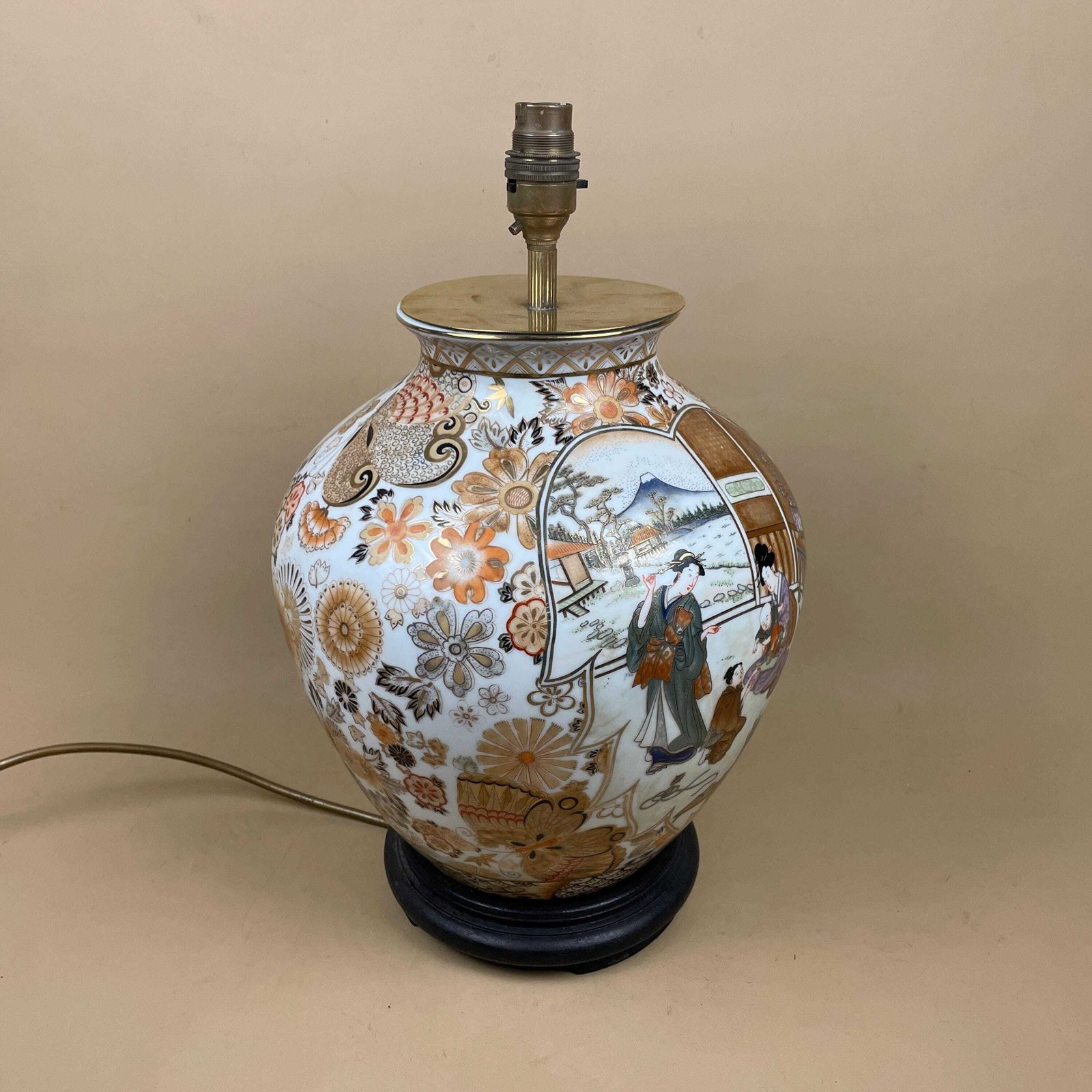 photo furniture Oriental Ceramic Lamp Light Bedside Table Hand Painted Design Pattern Wood Base Japanese Vase Antique Brass Vintage Ginger Jar White Japan