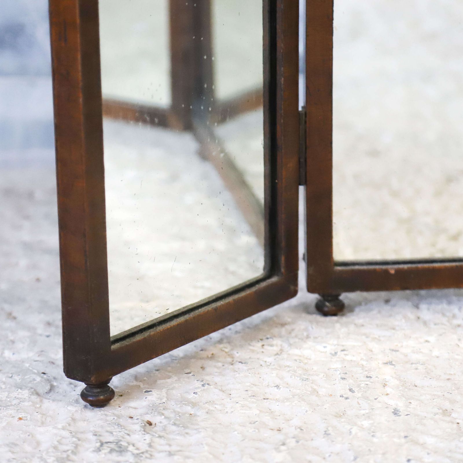 Early 20th‑Century Mahogany Campaign Table Top Triple Mirror With Folding Panels photo vinterior