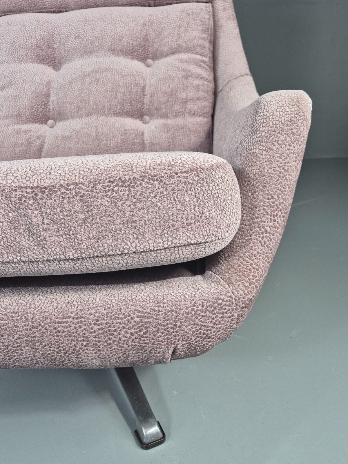 photo vinterior Vintage Mid Century Swivel Bucket Chair Danish 1970s New Upholstery