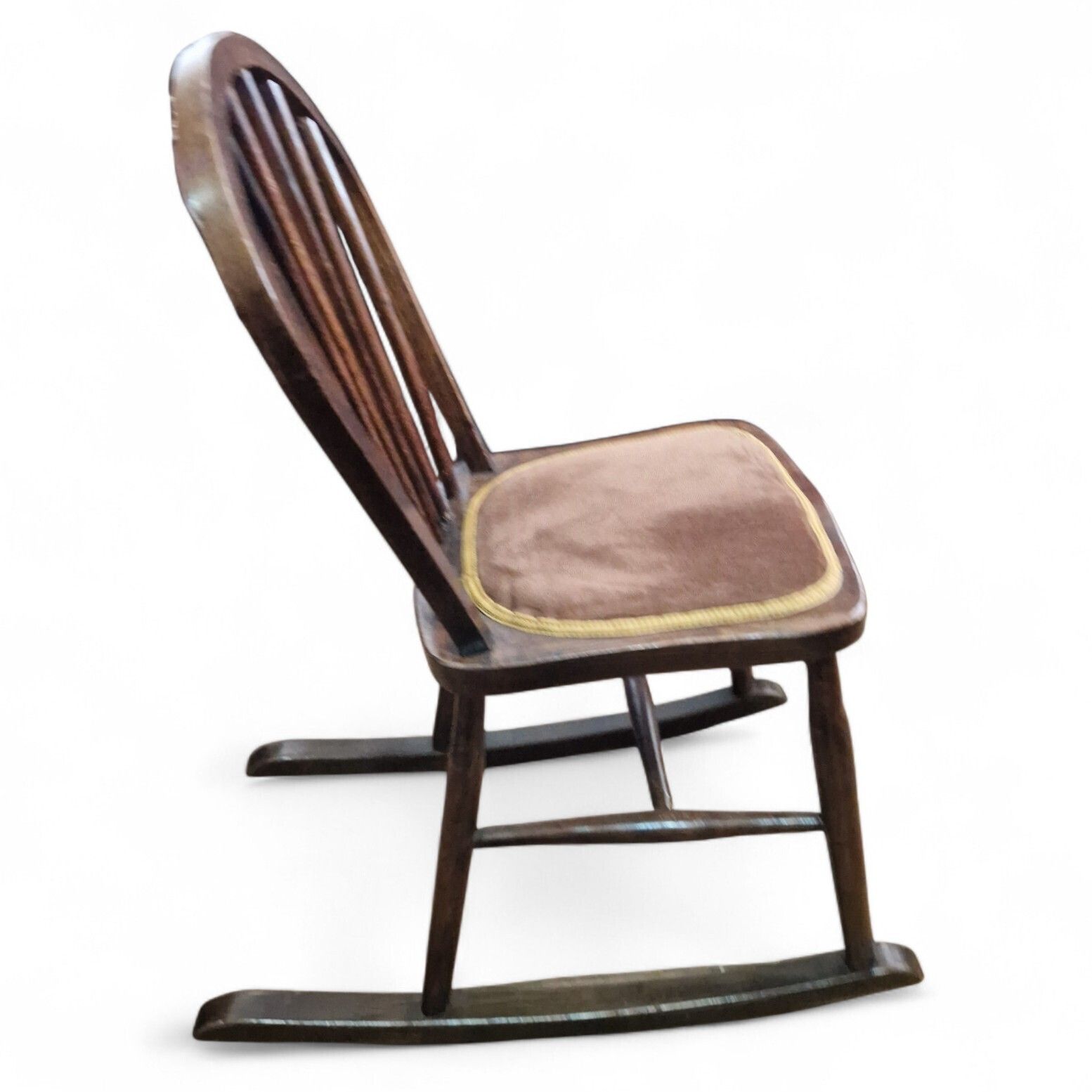 photo furniture Vintage Farmhouse Rocking Chair Antique Spindle Back Oak Country Charm Seat
