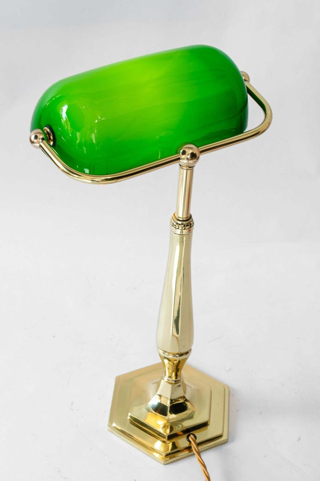photo vintage Solid Banker Table Lamp With Original Glass Shade Vienna Around 1920s
