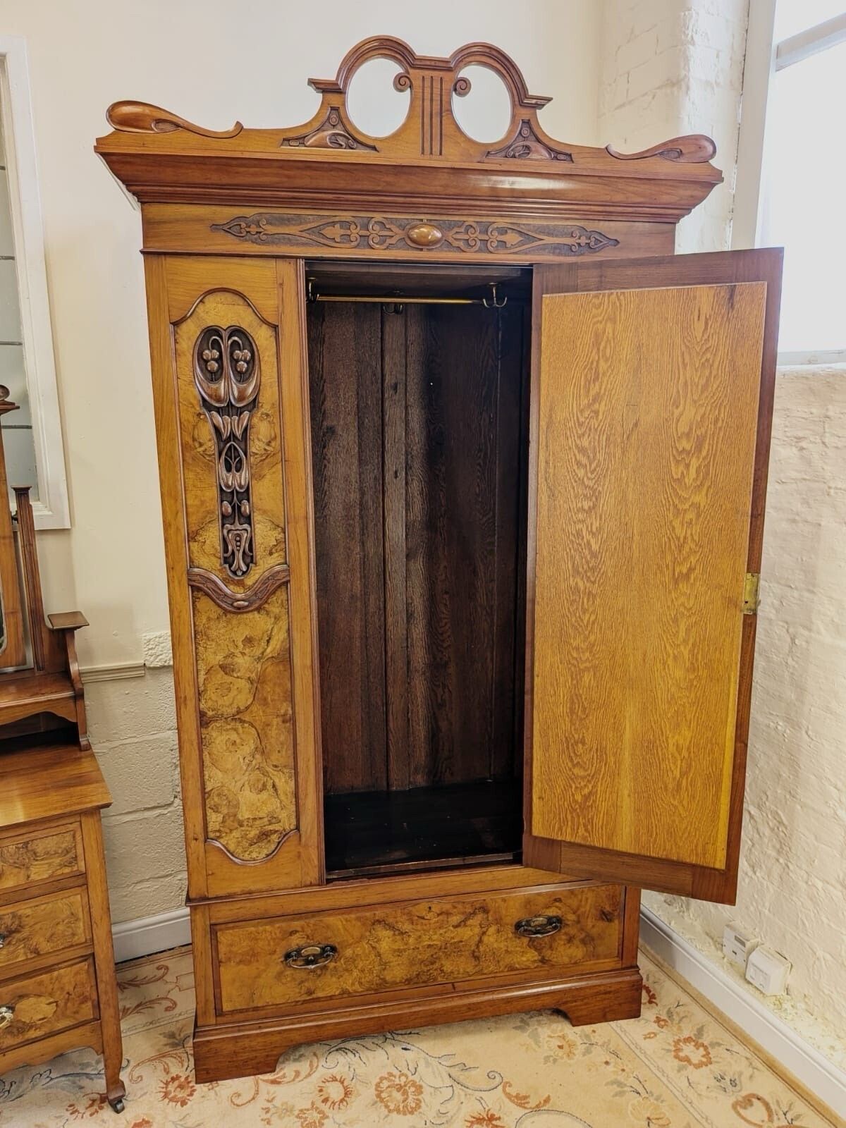 photo furniture Elegant Edwardian Walnut & Burr Walnut Carved Wardrobe And Chest