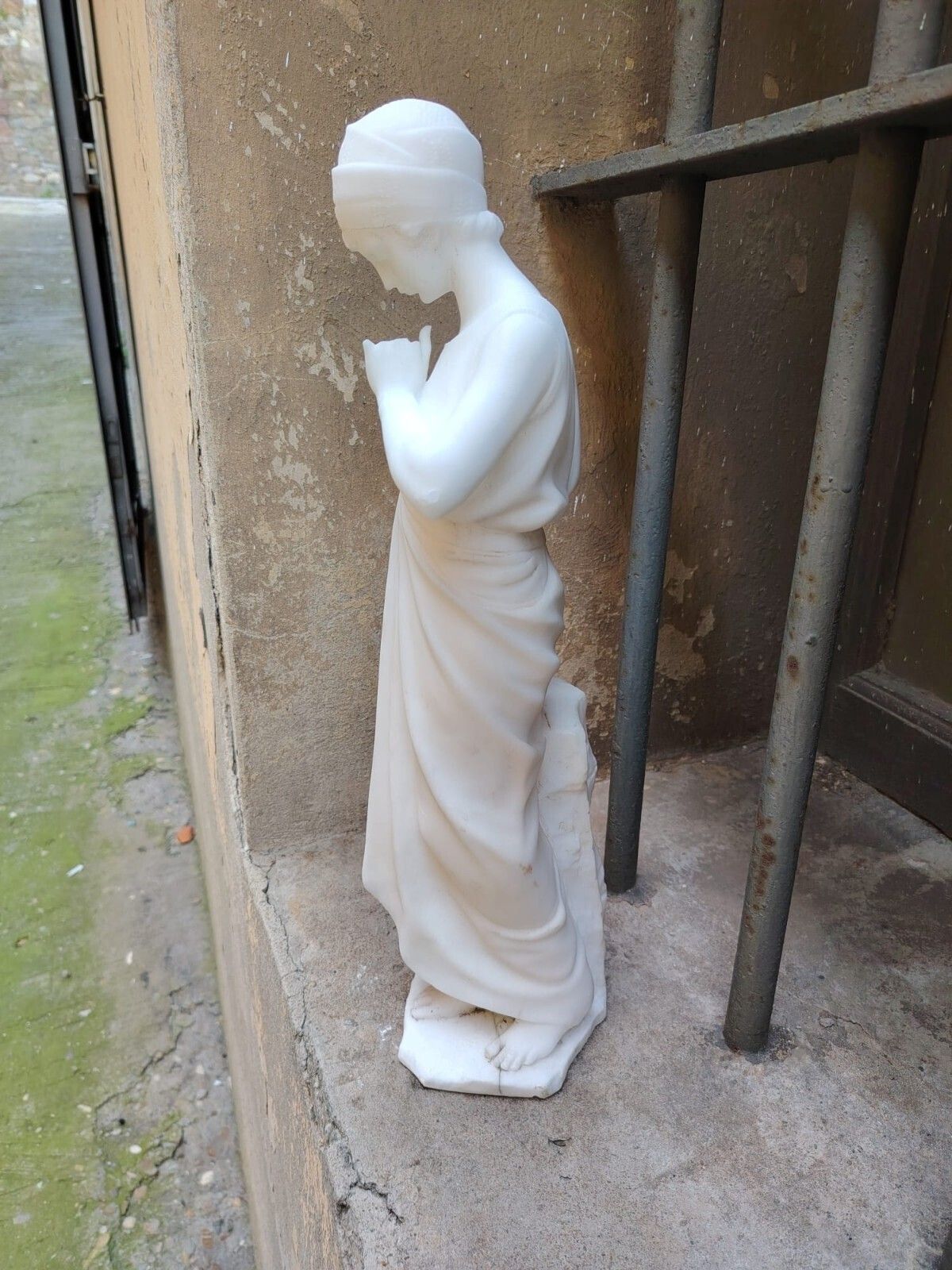 Sculpture First Half Of The 20th Century Alabaster Young Water Carrier At The Well photo Home Decor