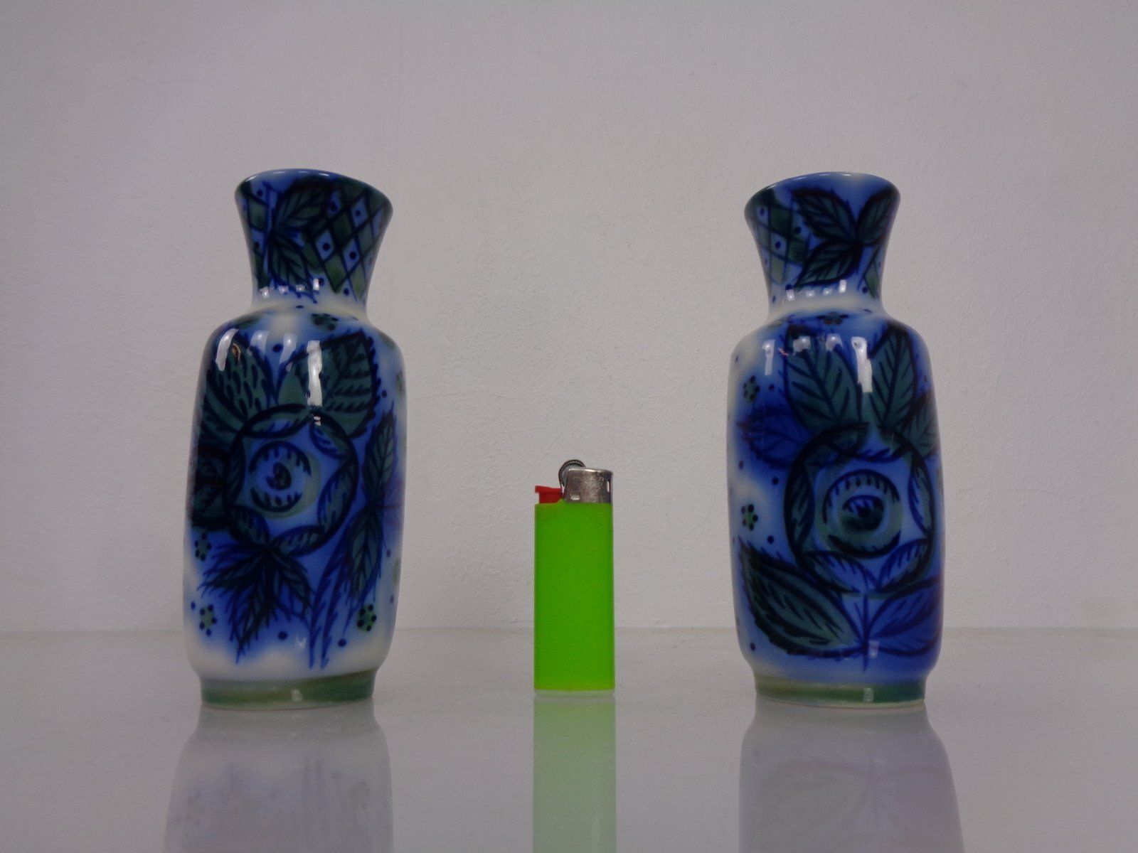 Cobalt Blue Porcelain Vases From Lomonosov, St. Petersburg, Russia, 1960s, Set Of 2 photo for sale
