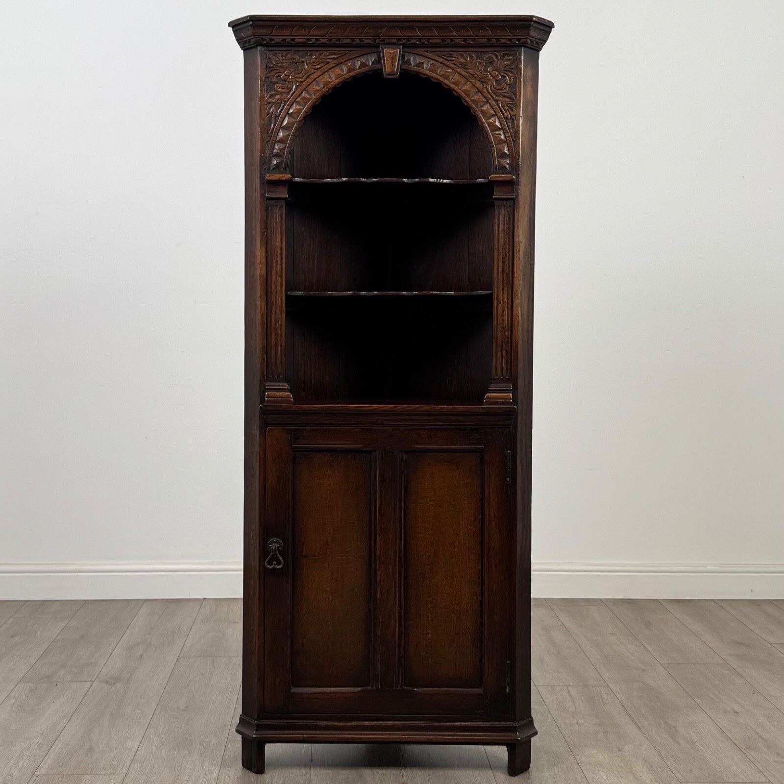 Antique 20th Century Good Quality Corner Cabinet In Oak ( Af 5392 )