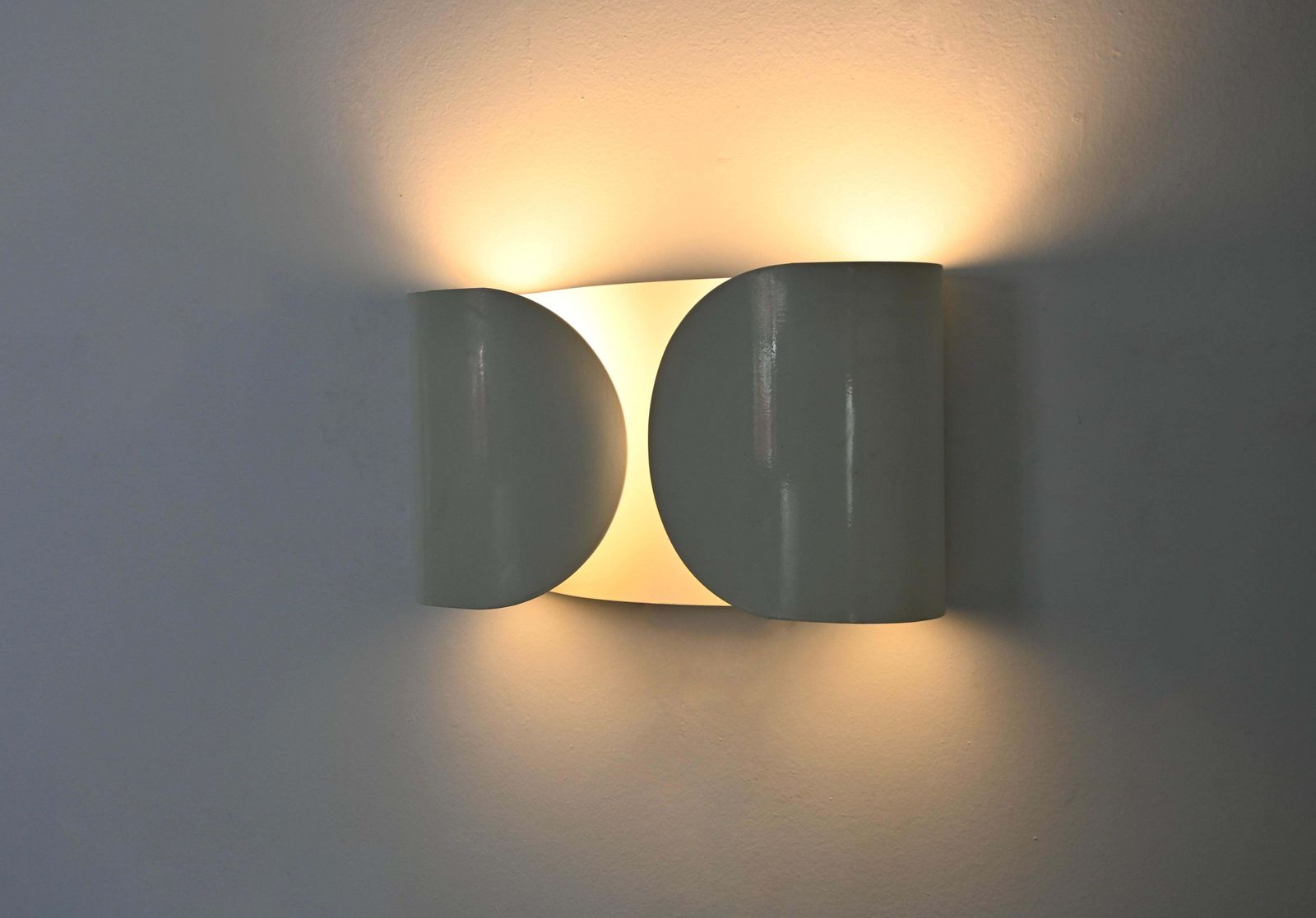 White Foglio Sconce By Tobia & Afra Scarpa For Flos, 1960s photo buy