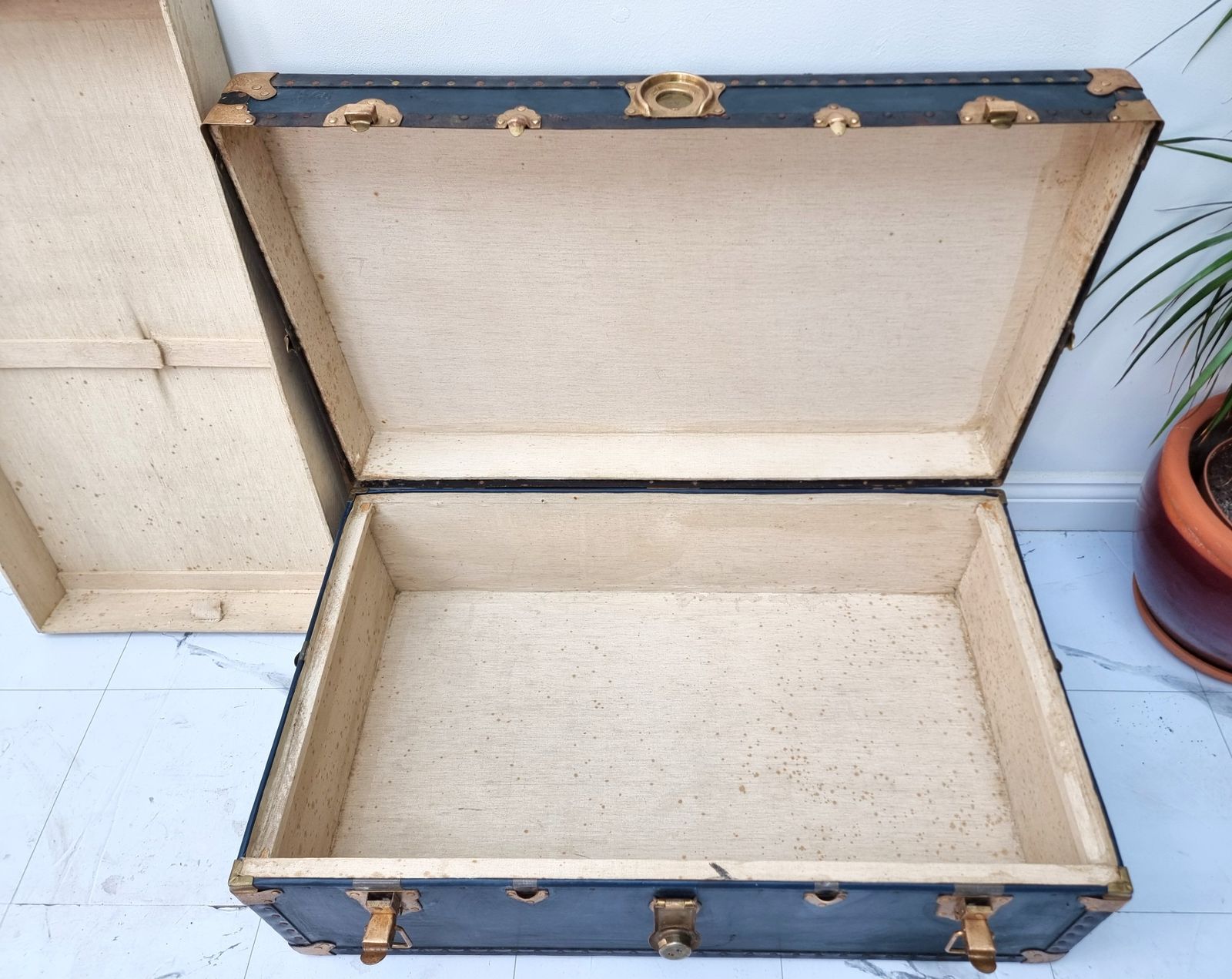 Antique Victor Luggage Travel Steamer Cabin Trunk  1910s photo vinterior