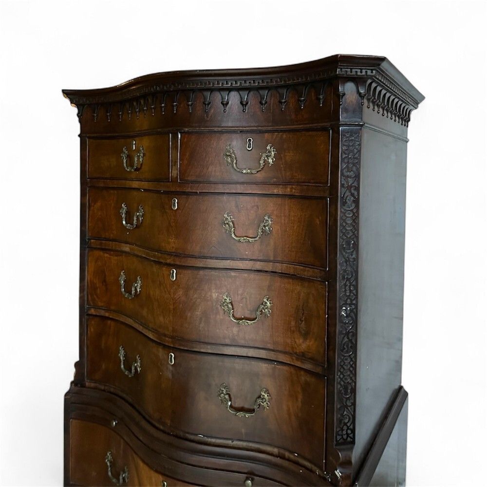 Late 19th Century Mahogany Serpentine Front Chest On Chest photo vinterior