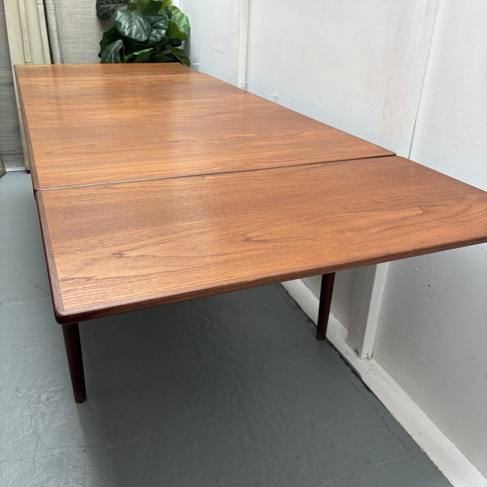 photo vinterior Iconic Ib Kofod Larsen G Plan Teak Extending Dining Table Seats Up To 12