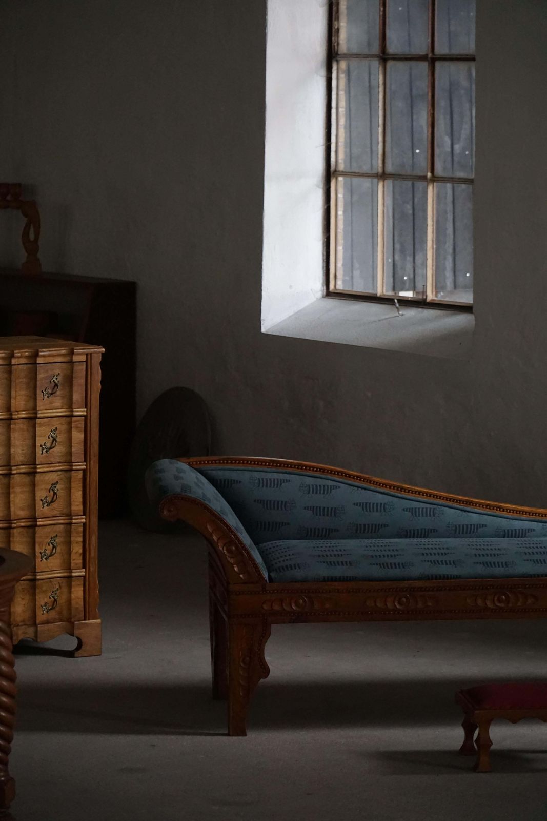 photo vintage Danish Art Nouveau, Chaise Lounge In Oak & Lisa Larson “Mikey” Upholstery, 1920s