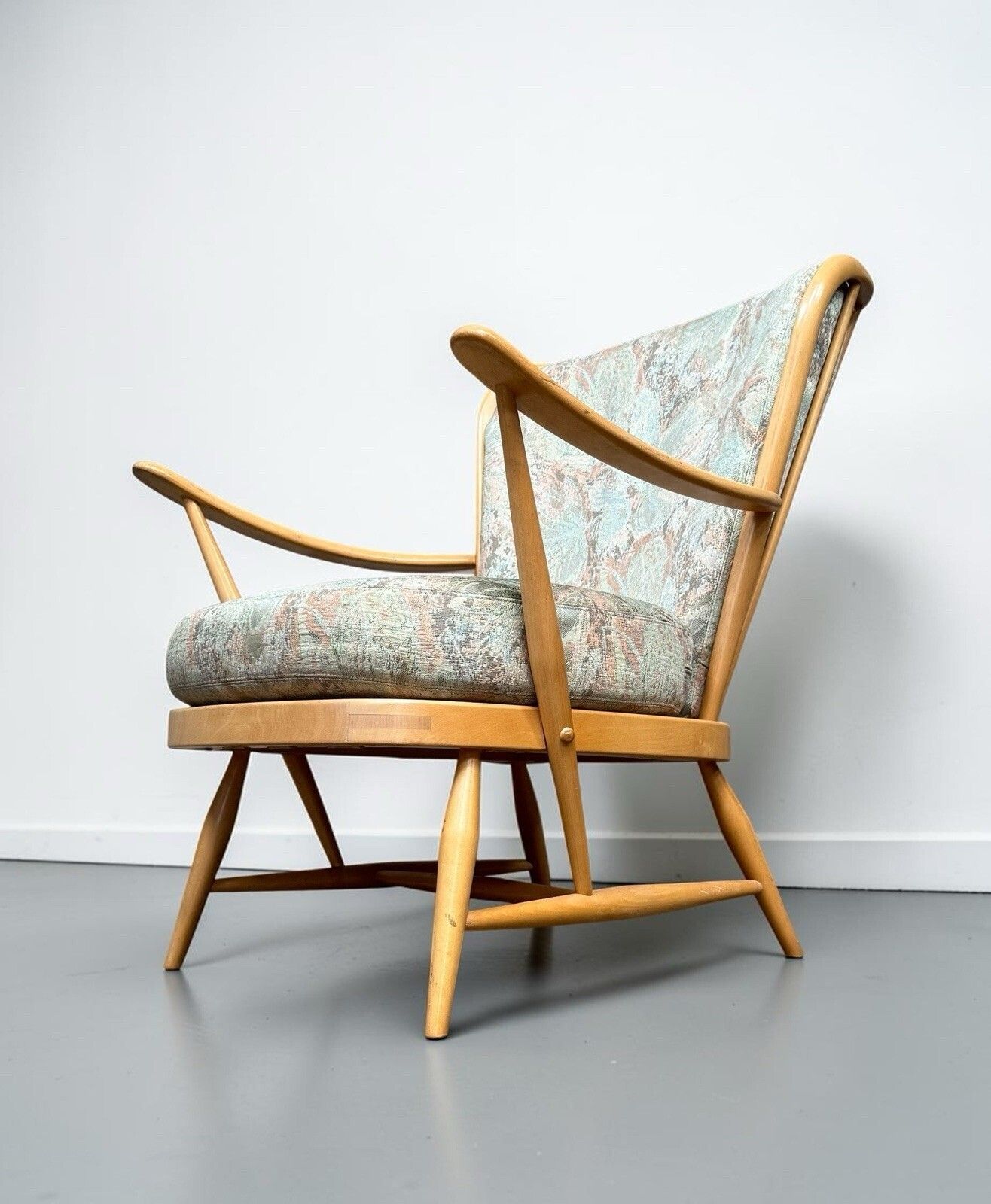 photo vintage Ercol Blonde Windsor 203 Armchair Mid Century Retro C1960s Superior Quality