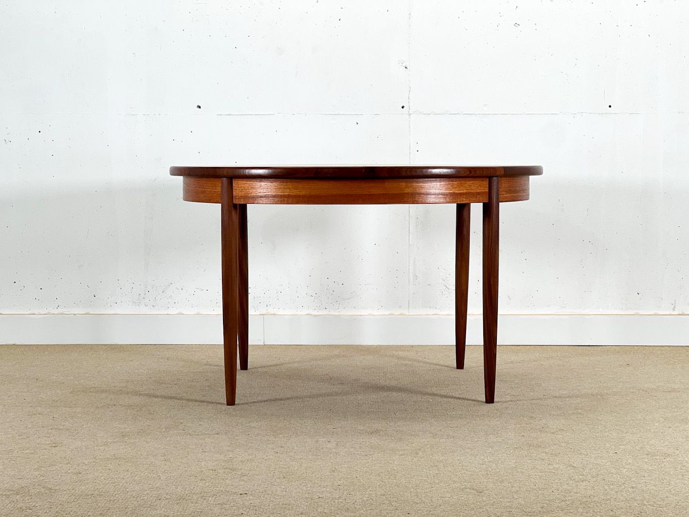 Round Extending Dining Table By Gplan Fresco Collection 1960. photo 980.0