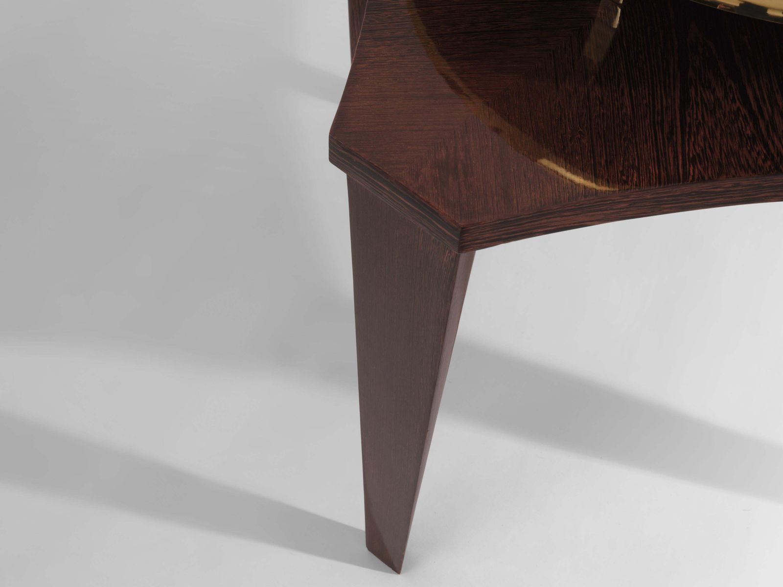 photo furniture Paire de tables d'appoint en wengé et laiton Alberto Pinto, années 1990
