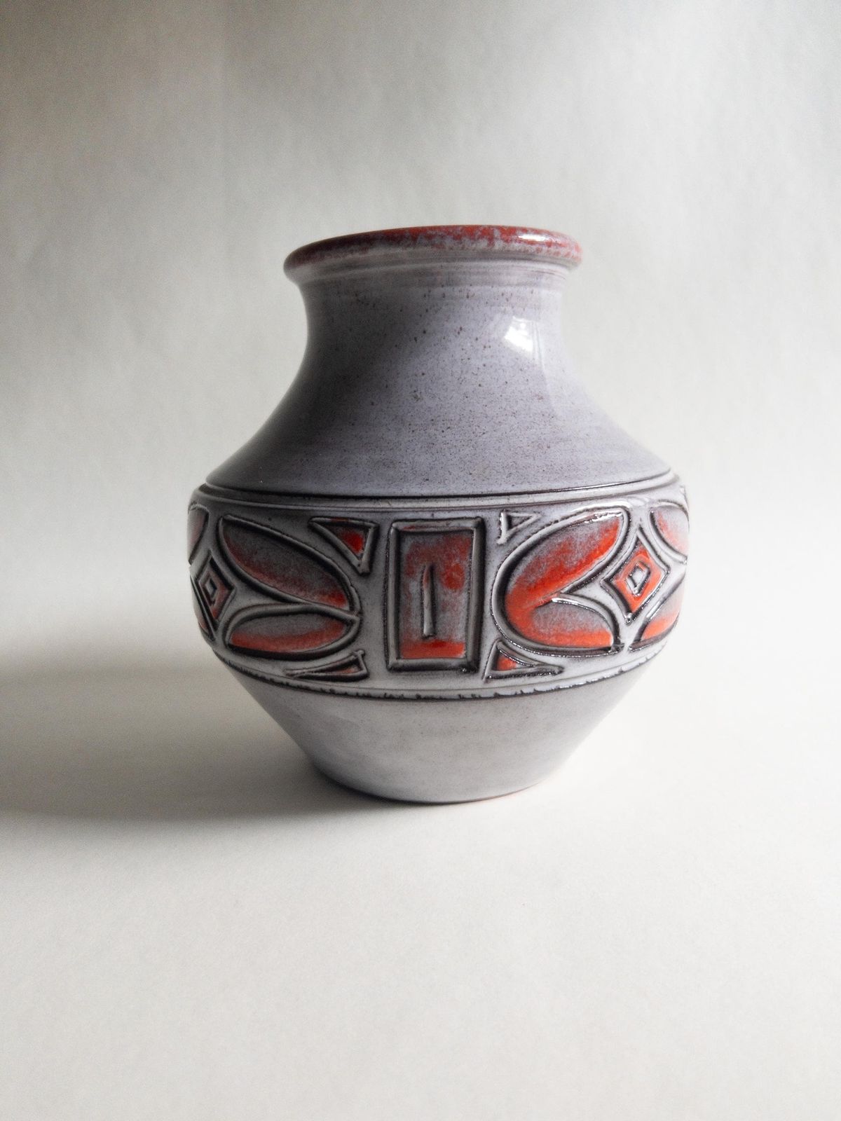 Alvino Bagni Vase: Mid Century Italian Ceramic With Red Graphic Pattern photo 116.0