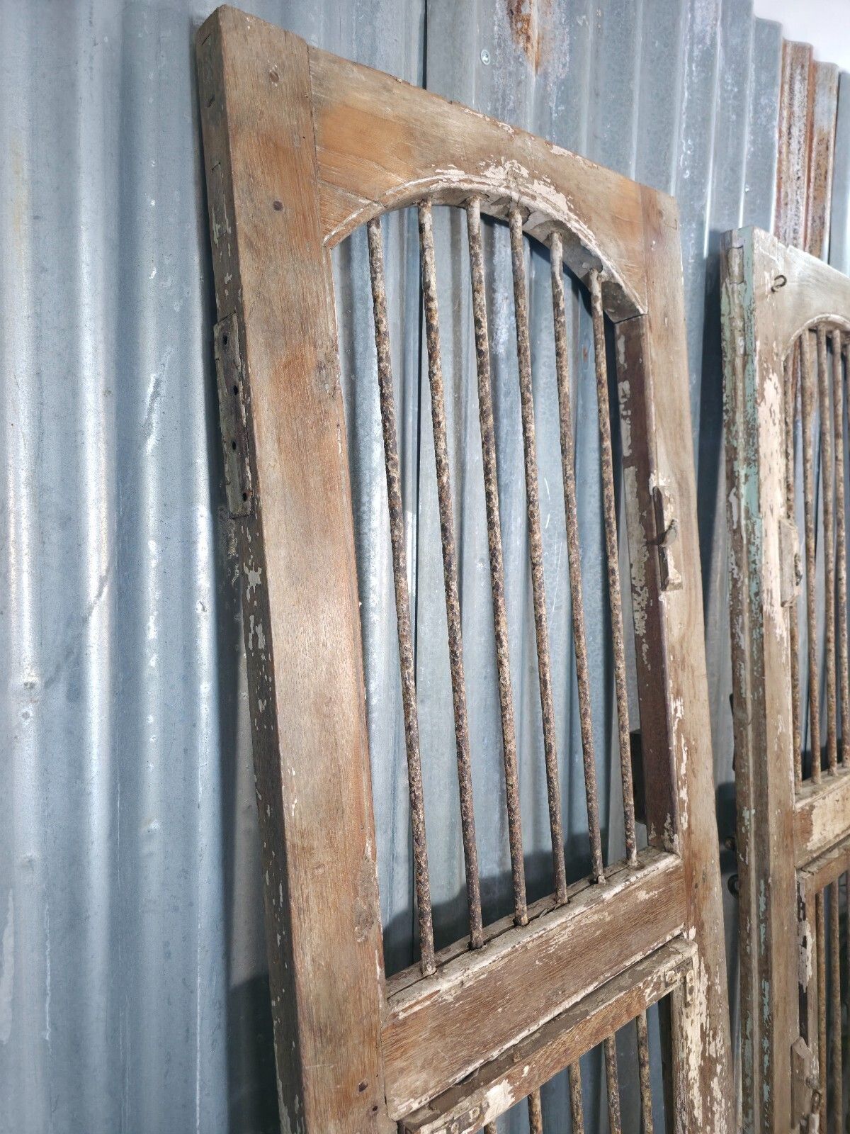 photo furniture Pair Vintage Rustic Indian Wooden Iron Doors Garden Gates Room Divider Screen