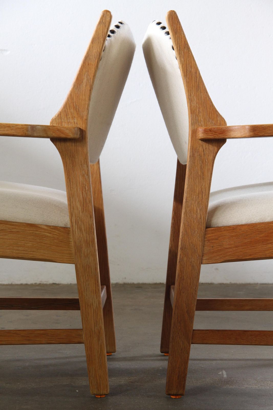 photo buy Vintage Brutalist Paar Eiken Lounge Stoelen, Henning Kjærnulf Denemarken, Jaren 1960