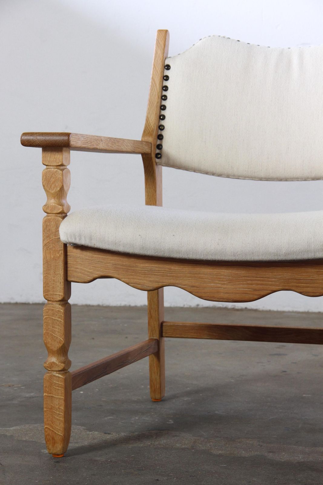photo vintage Vintage Brutalist Paar Eiken Lounge Stoelen, Henning Kjærnulf Denemarken, Jaren 1960
