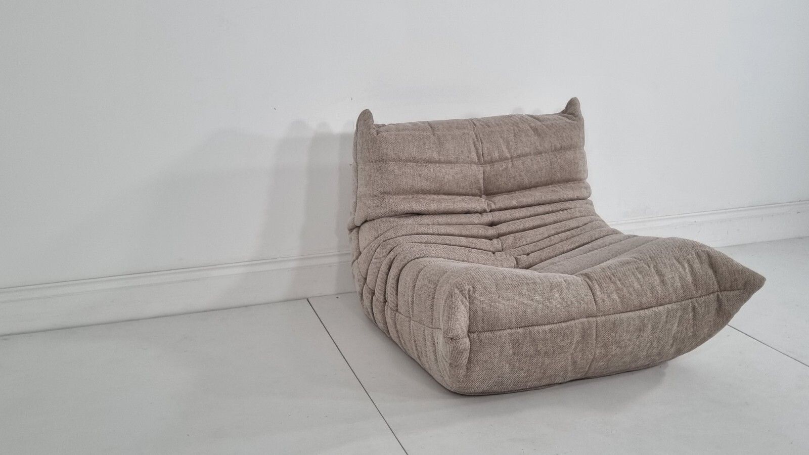 Ligne Roset Togo Chair In Cream/Honey Woven Fabric In Excellent Condition photo Furniture