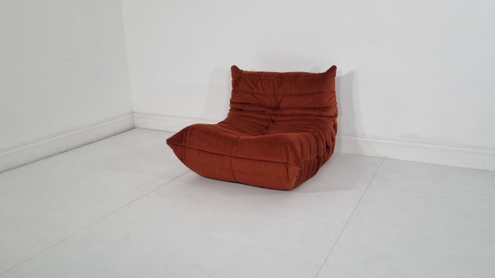 Ligne Roset Togo Chair In Luxurious Russet Alcantara Immaculate photo 1860.0