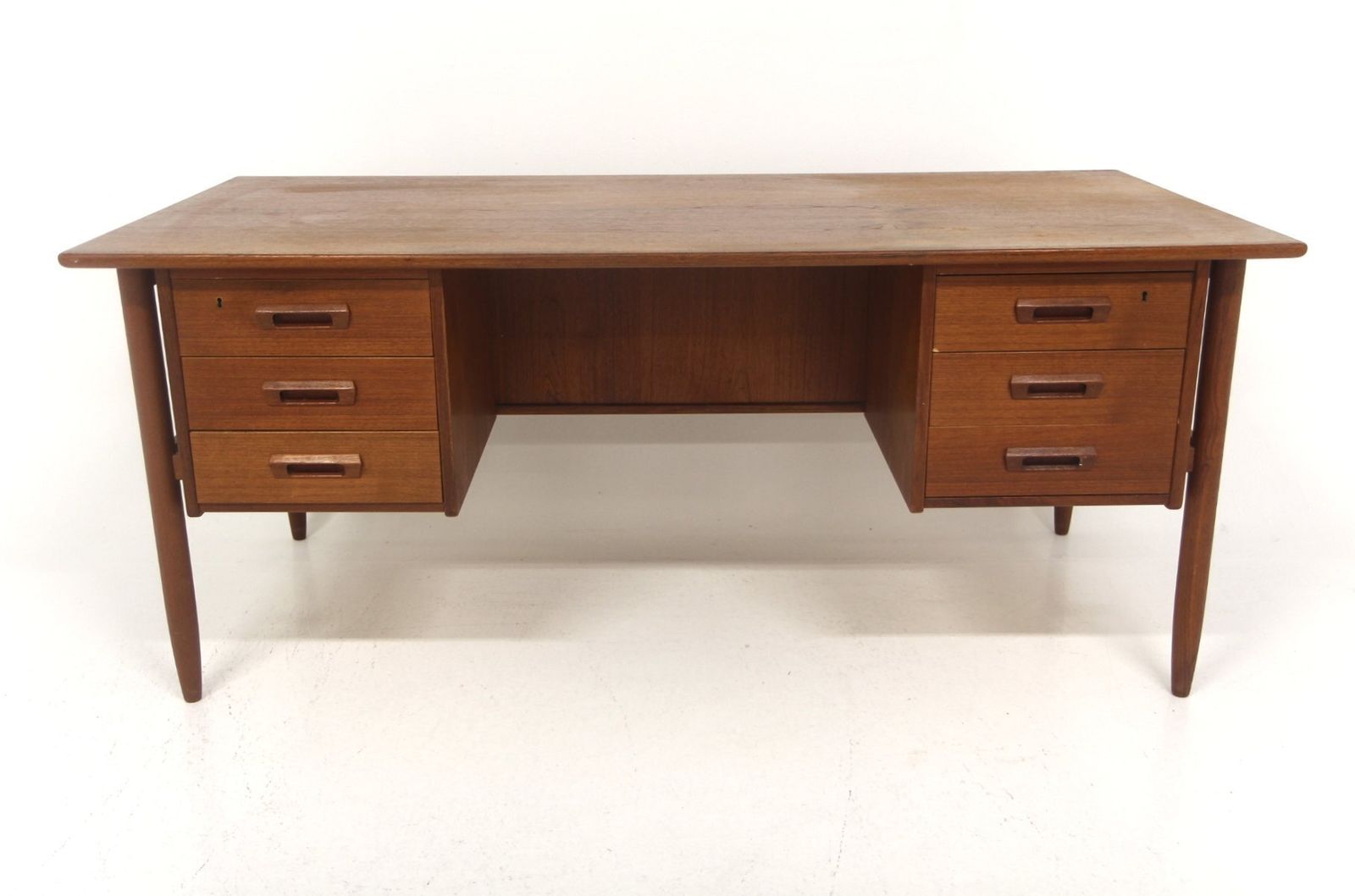 Scandinavian Teak Desk By Göran Strand From Lelångs Möbelfabrik, Sweden, 1950s photo vinterior