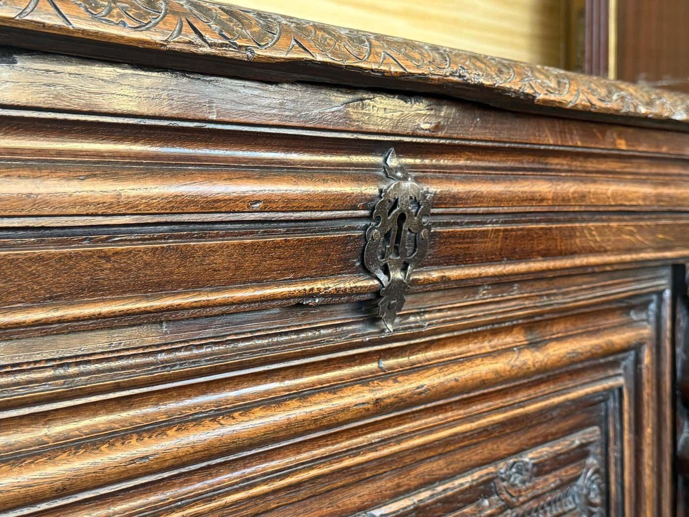 photo vinterior Coffre baroque espagnol du XVIIIe siècle, sculpté à la main, pouvant servir de console