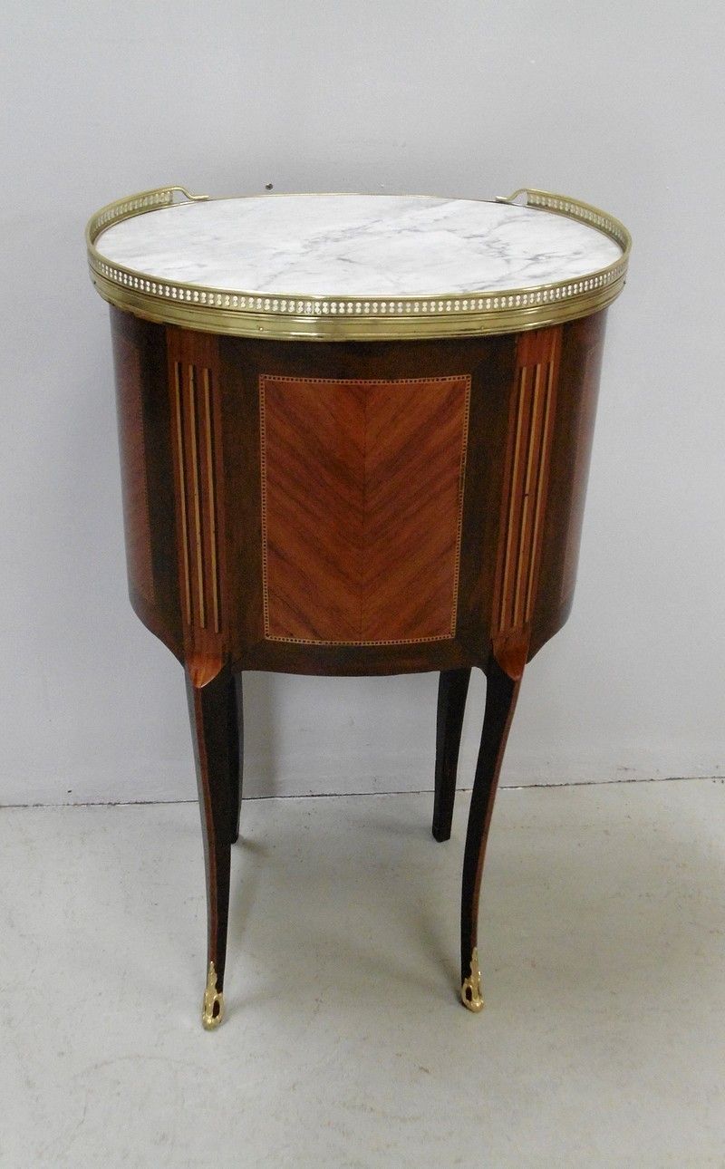photo furniture Small Chest Of Drawers, 19th
