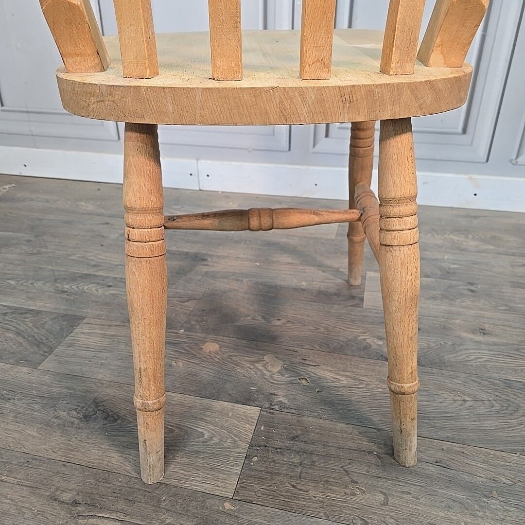 photo vintage Antique Wooden Farmhouse Chairs   Victorian Style Turned Country Windsor  Solid