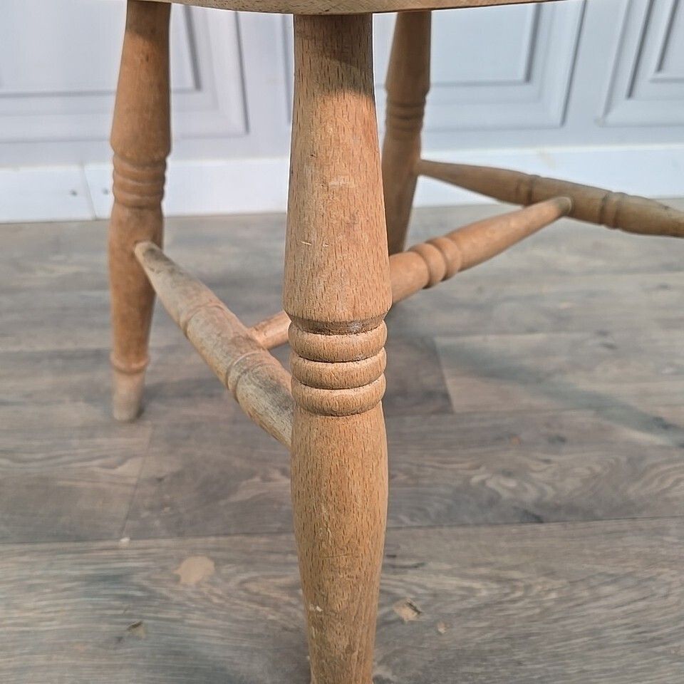 photo furniture Antique Wooden Farmhouse Chairs   Victorian Style Turned Country Windsor  Solid