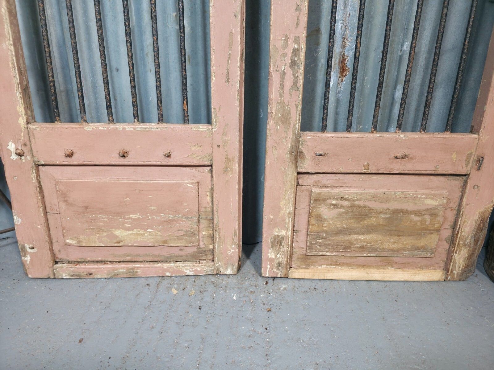 photo furniture Pair Vintage Rustic Indian Wooden Iron Doors Garden Gates Room Divider Screen