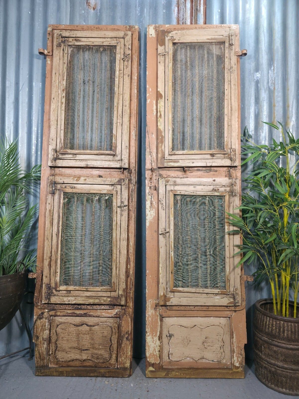 photo furniture Pair Vintage Rustic Indian Wooden Iron Doors Garden Gates Room Divider Screen