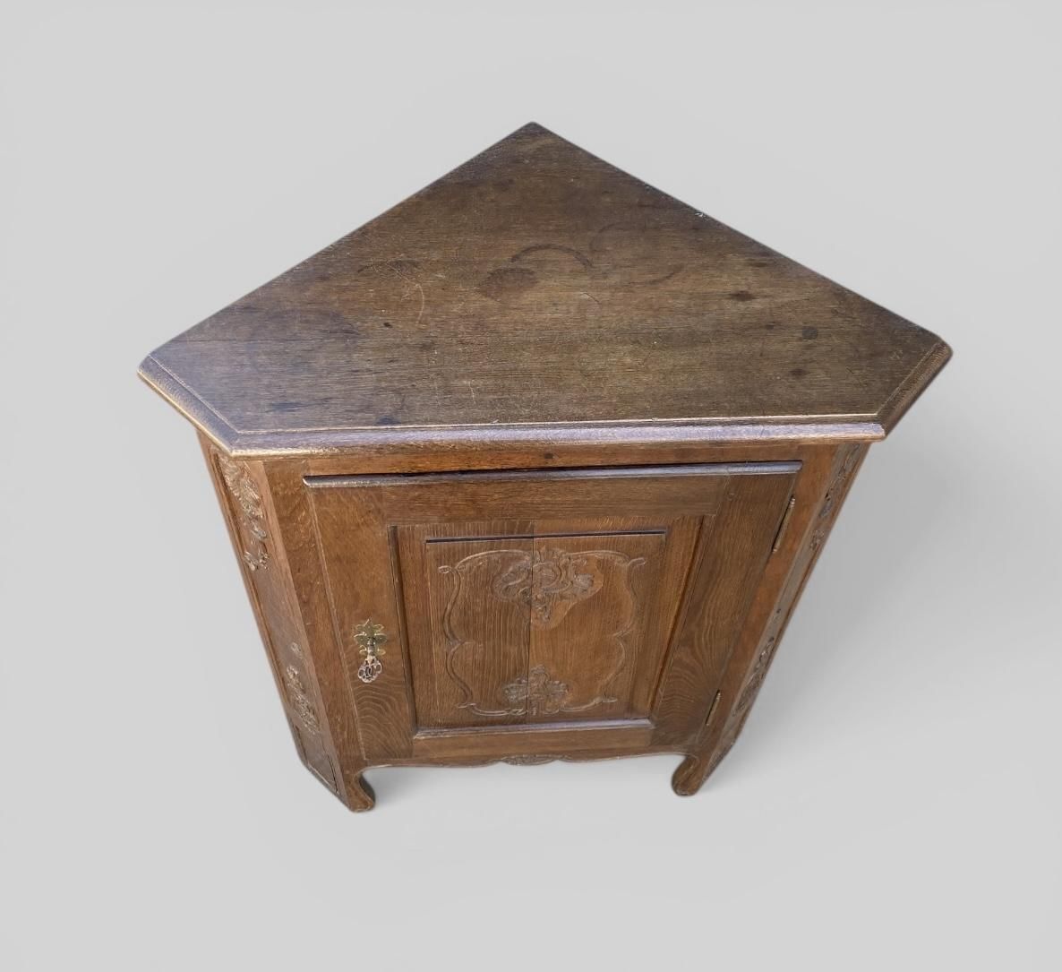 Late 19th Century French Oak Provincial Corner Cupboard photo 195.0