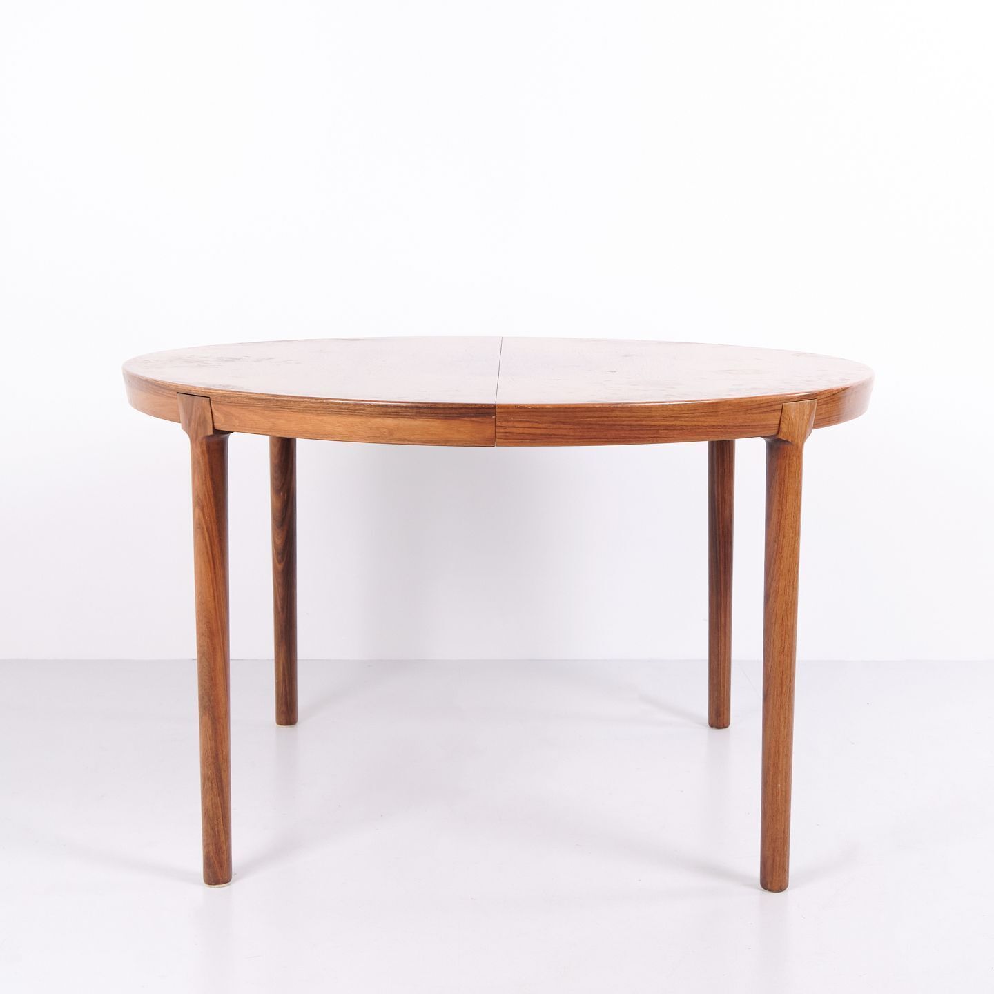 Round Rosewood Dining Table By Sannemanns Møbelfabrik, 1980s.