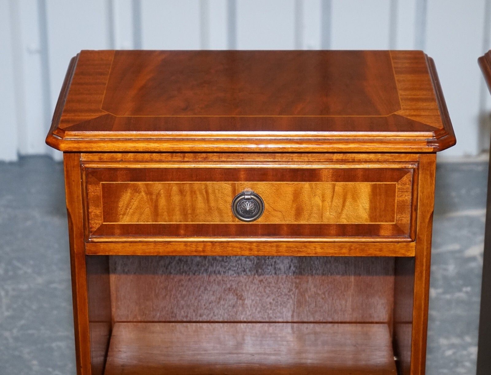 Vintage Pair Of Georgian Style Walnut Bedsides Nightstands Side Tables photo 1150.0
