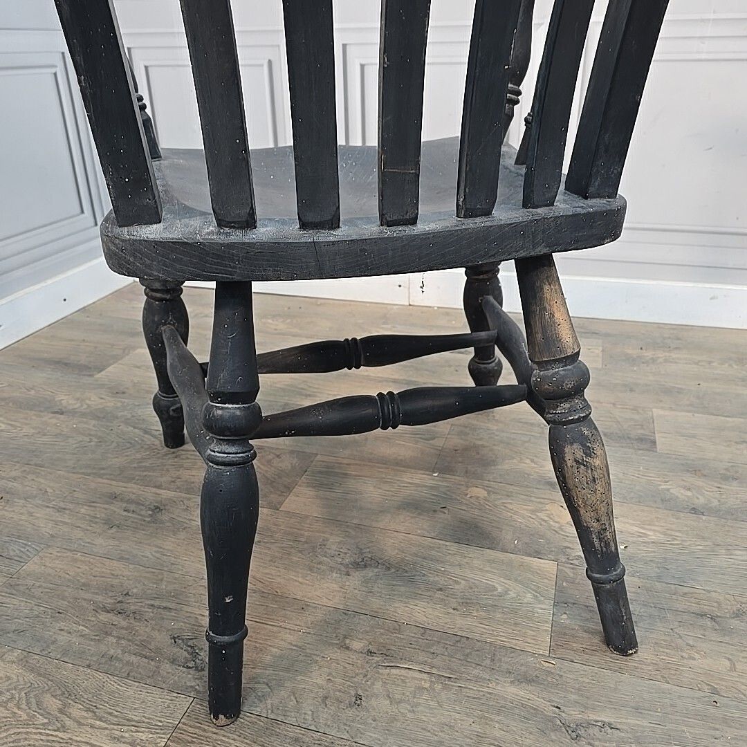photo vintage Antique Grandfather Armchair Painted Solid Wooden Lath Slat Back Windsor Chair