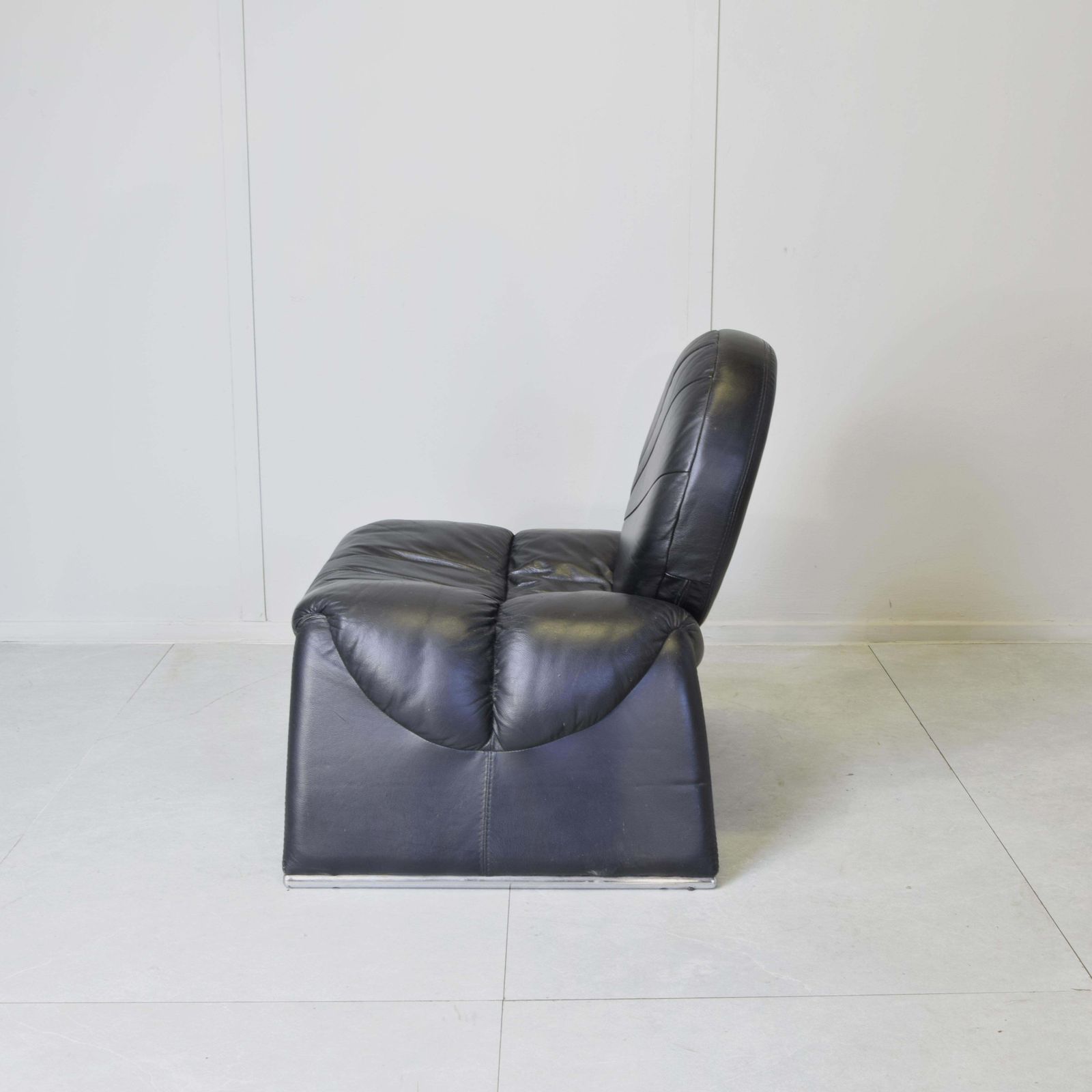 Vittorio Introini Armchair Calypso C35 1980s. photo vintage