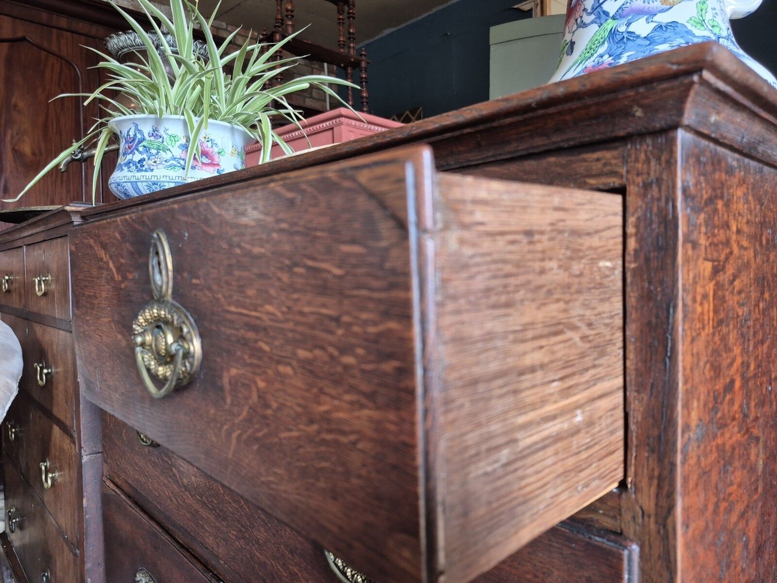 photo vinterior A Very Pretty Period Character 18th Century Oak Country House Chest Of Drawers