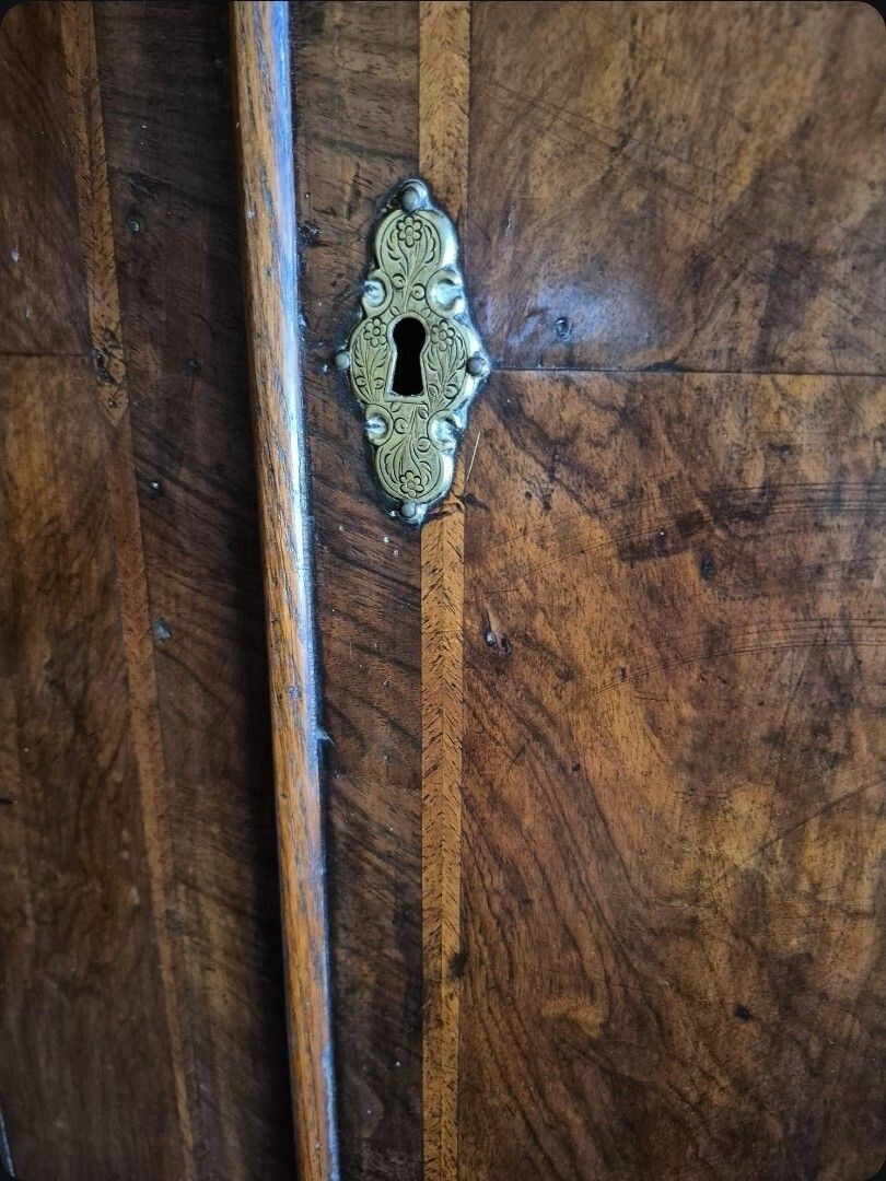 Wonderful  Unique 18th Century Arched Figured Walnut Herringbone Banding Corner Cupboard photo 675.0