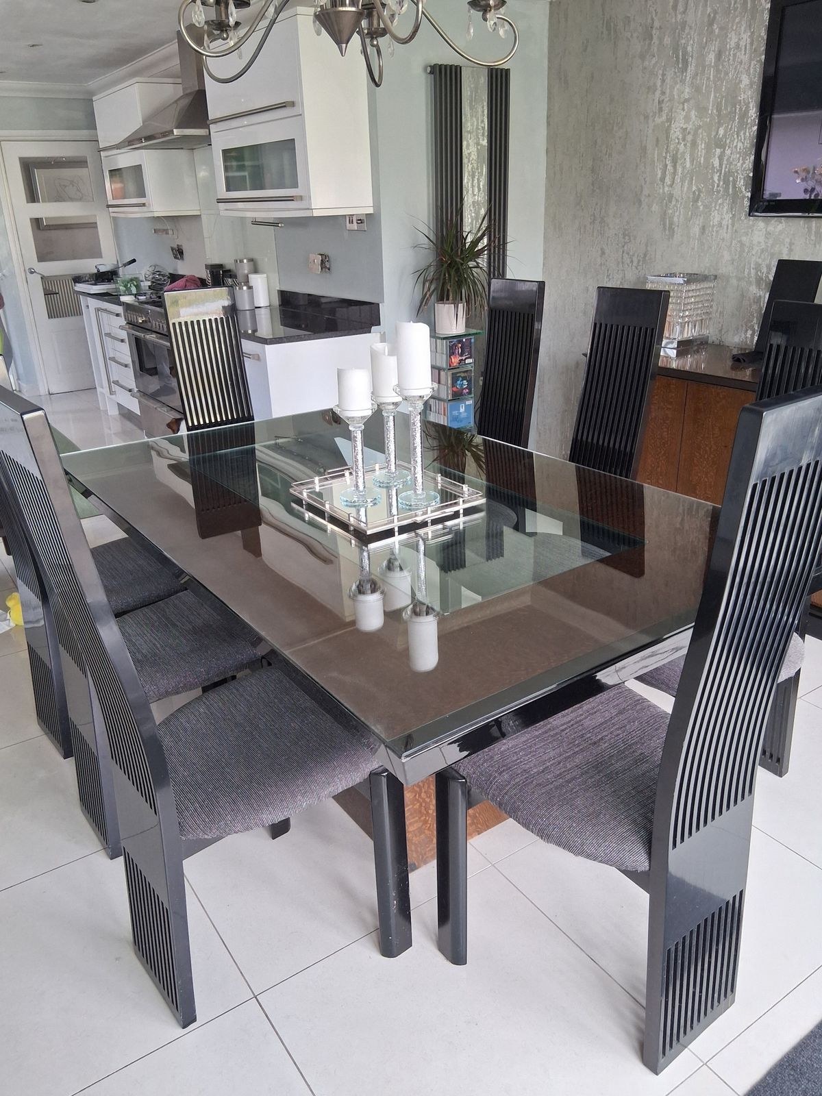 Kesterport Manhatten Dining Table And 8 Chairs