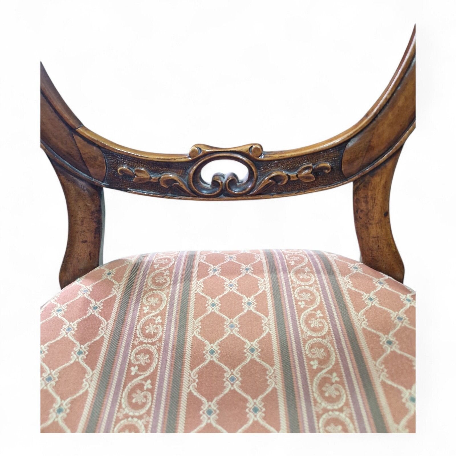 photo vintage Victorian Walnut Balloon Back Chairs Set 4 Cabriole Legs Antique Carved Seating