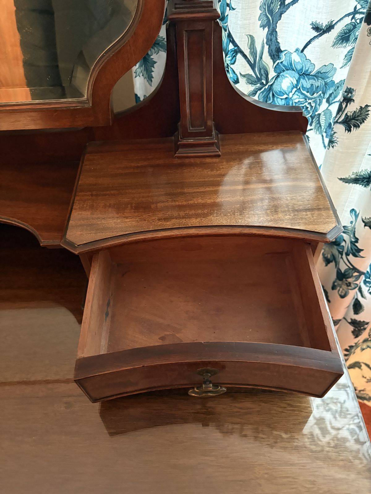 Edwardian Mahogany Dressing Table photo buy