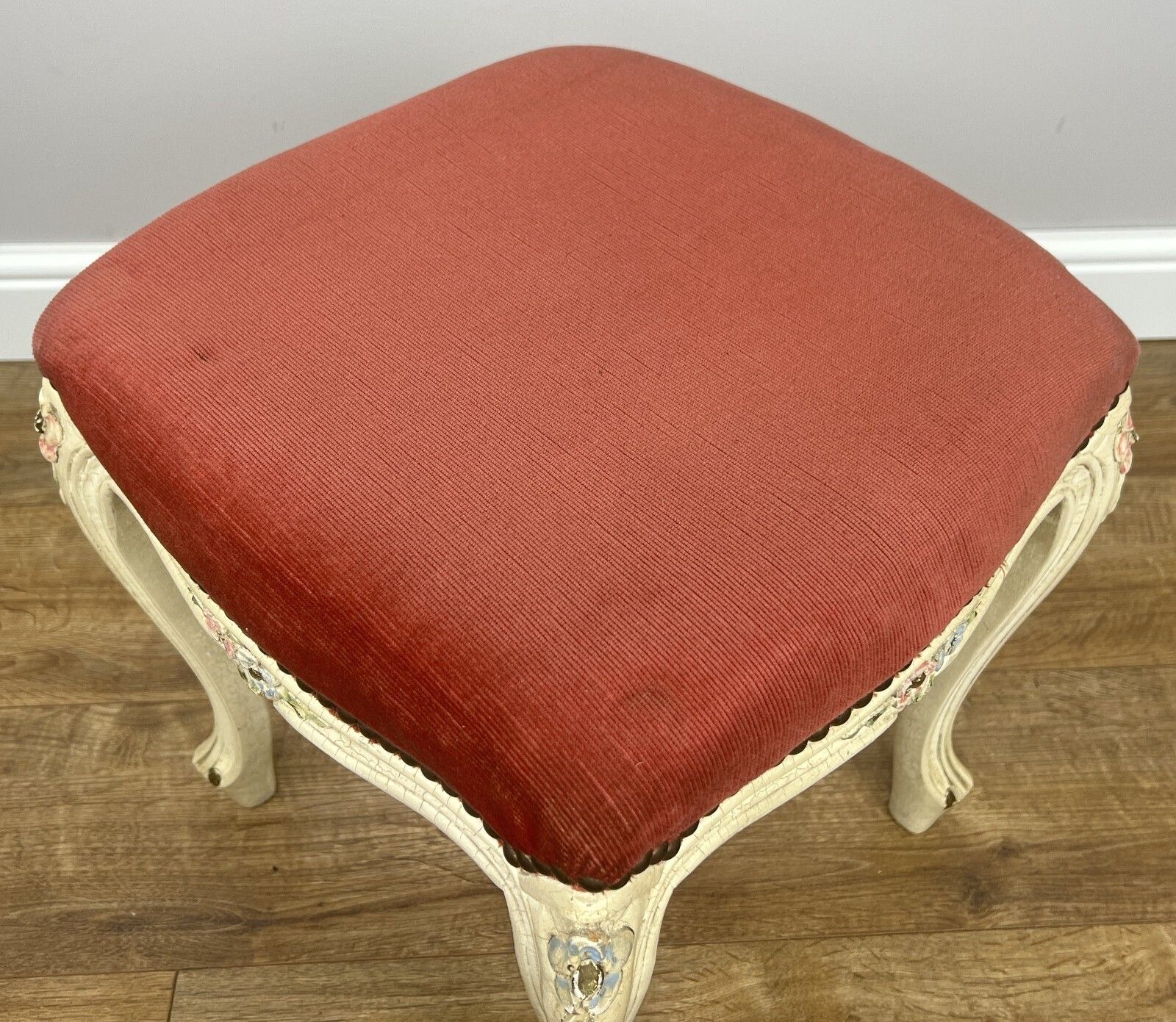 Footstool Vintage French Shabby Chic Upholstered Stool Decorative Seat Lot 4950. photo vintage