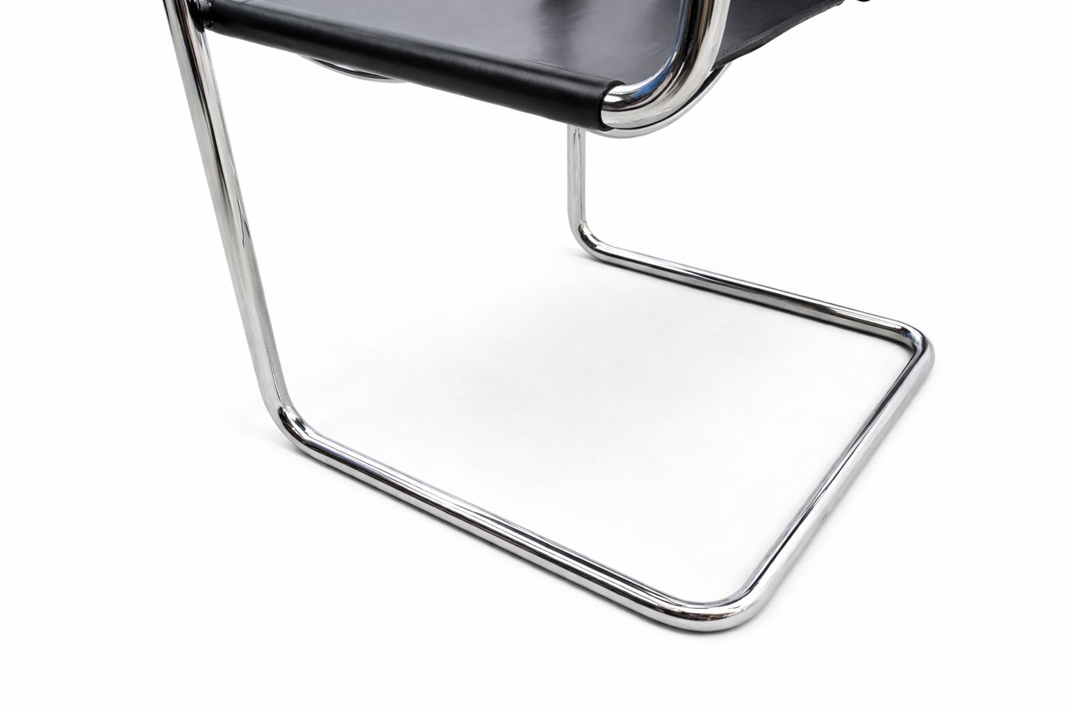 Two Left   Bauhaus   Model Mg5 Cantilever Chair By Centro Studi, Matteo Grassi photo 1000.0