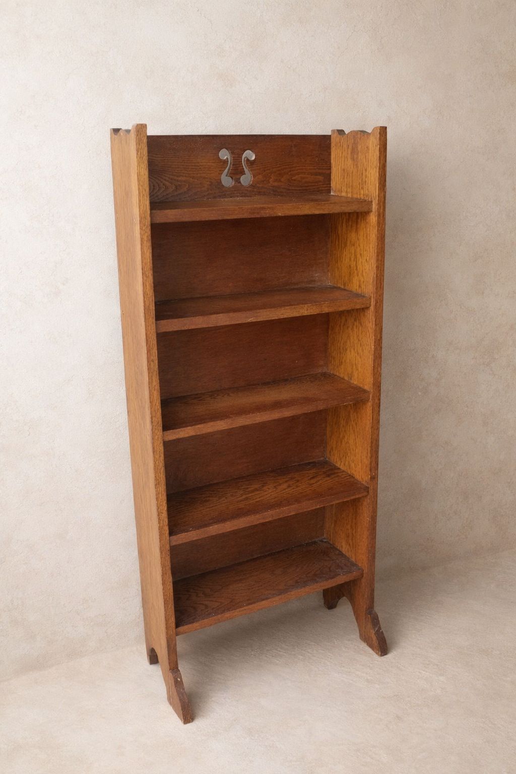 Arts & Crafts Oak Open Bookcase With Decorative Cut Out | Early 20th Century photo 375.0